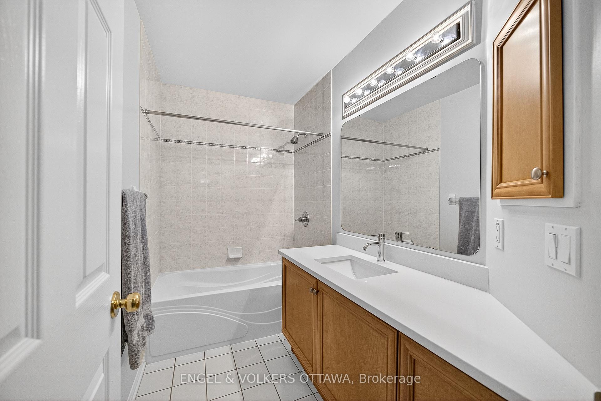 Photo 16 of 277 Mart Circle, Ottawa, Manor Park — HOMEH