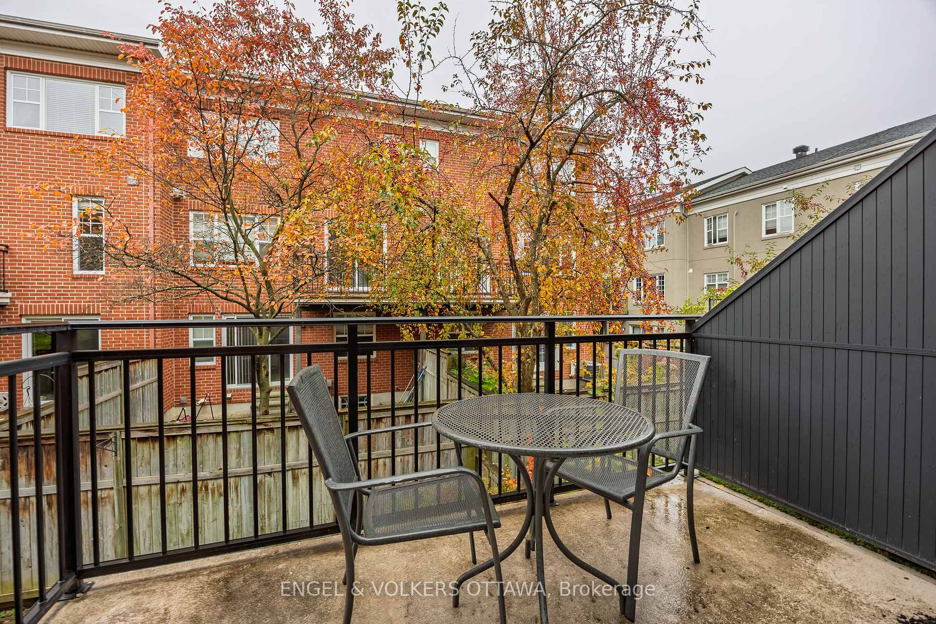 Photo 19 of 277 Mart Circle, Ottawa, Manor Park — HOMEH