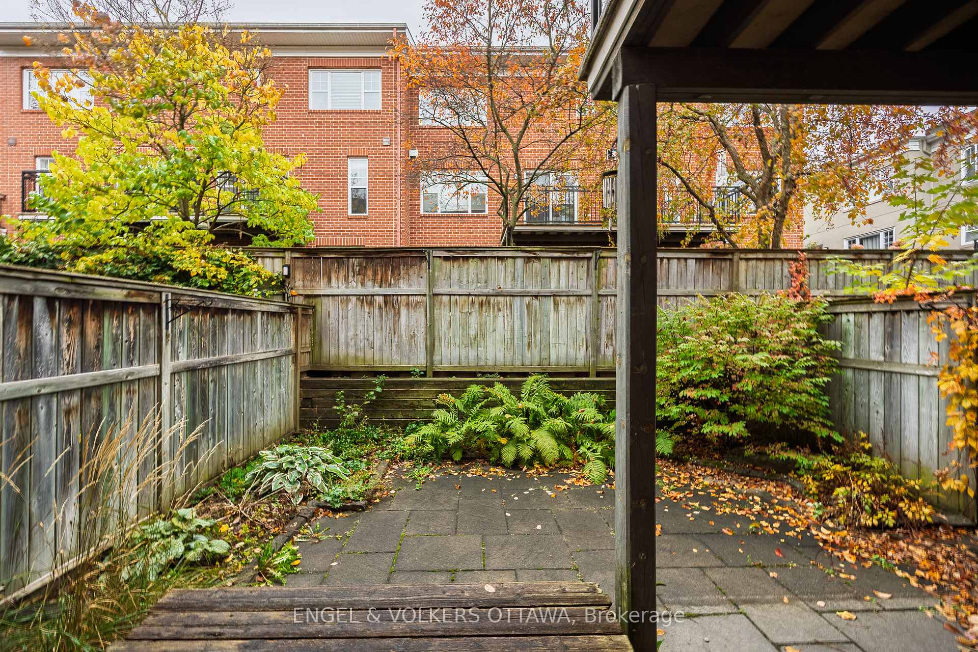 Photo 20 of 277 Mart Circle, Ottawa, Manor Park — HOMEH