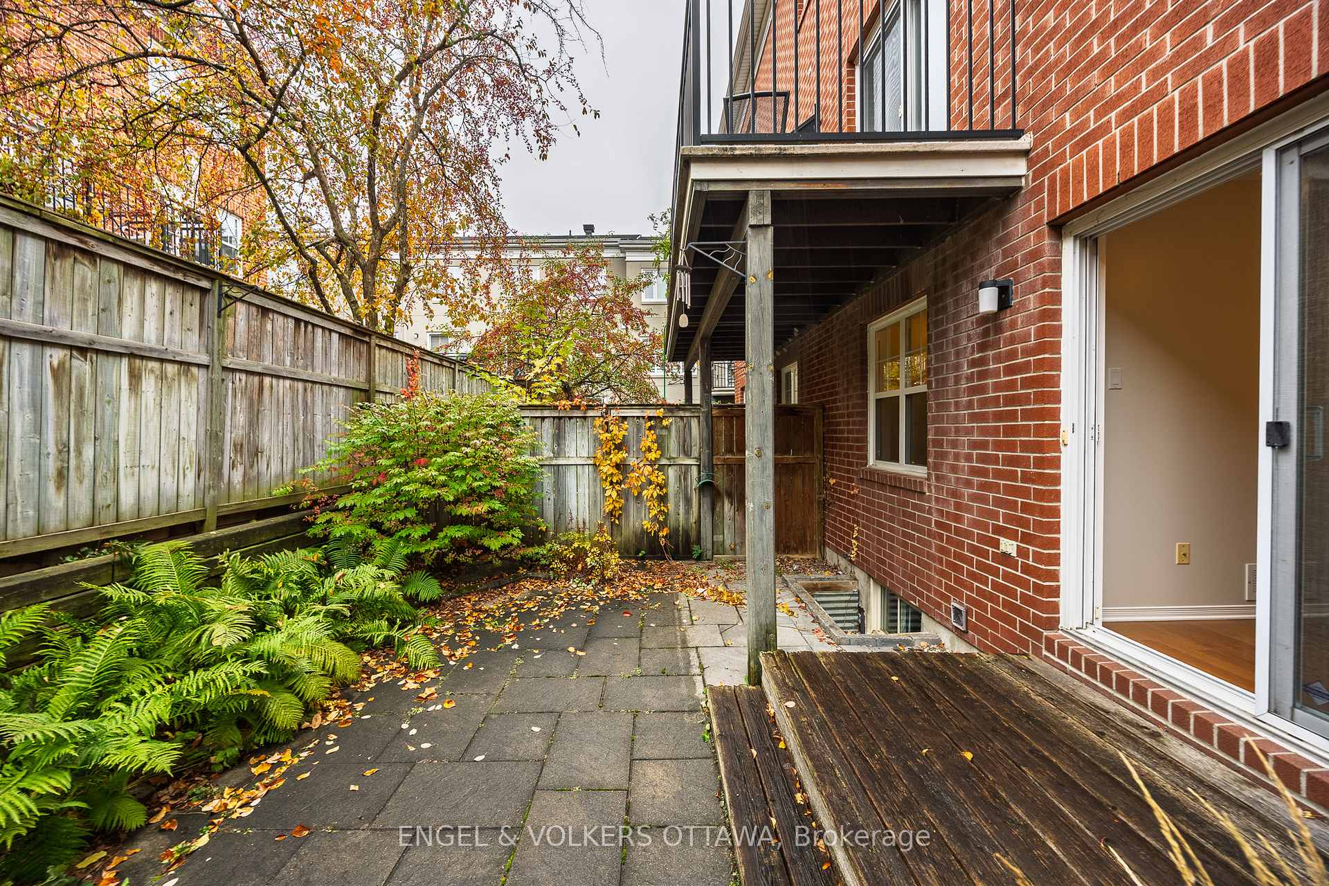 Photo 21 of 277 Mart Circle, Ottawa, Manor Park — HOMEH