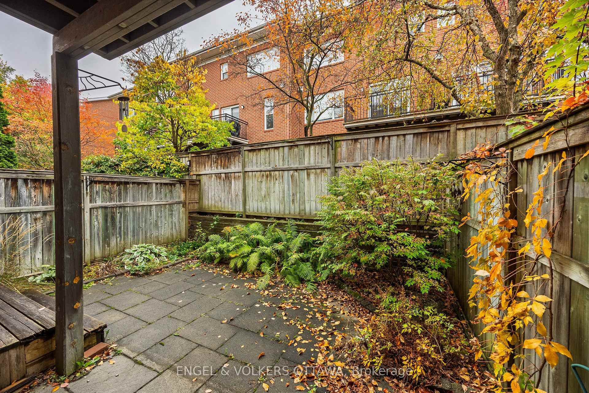 Photo 23 of 277 Mart Circle, Ottawa, Manor Park — HOMEH
