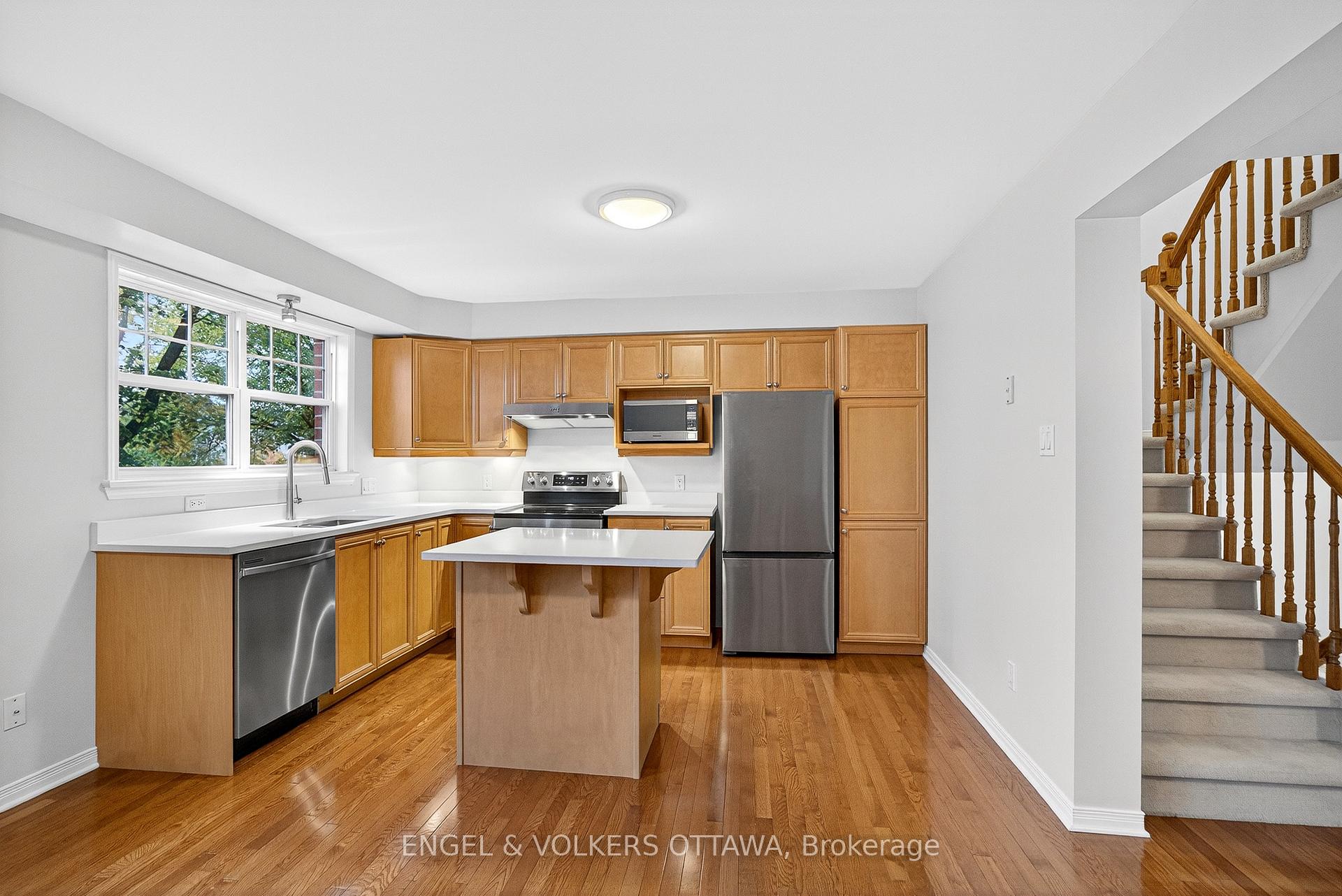Photo 29 of 277 Mart Circle, Ottawa, Manor Park — HOMEH