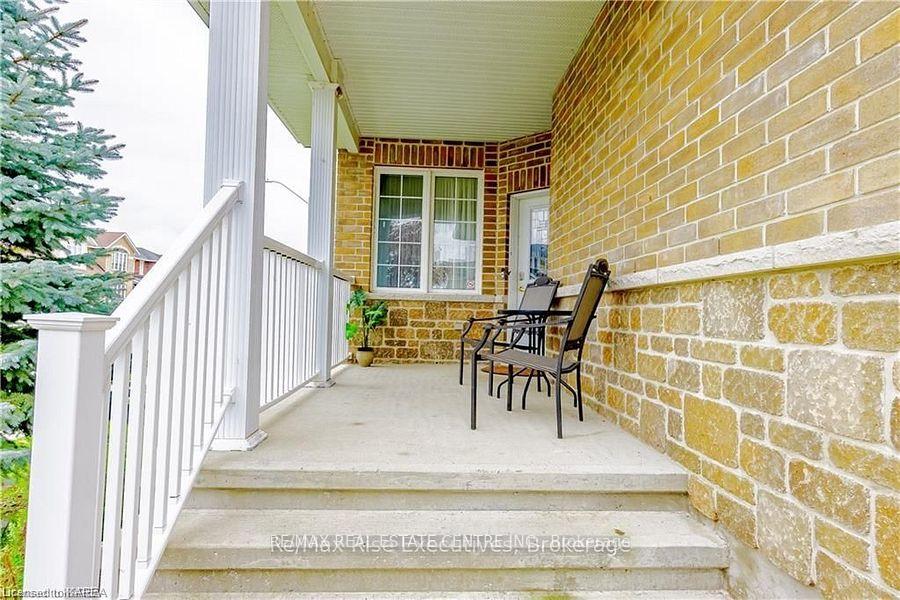 Photo 3 of 1381 Crossfield Avenue, Kingston, City Northwest — HOMEH