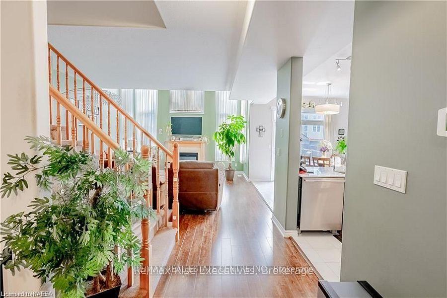 Photo 6 of 1381 Crossfield Avenue, Kingston, City Northwest — HOMEH