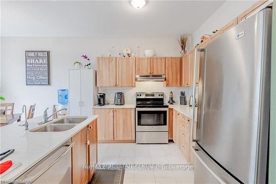 Photo 7 of 1381 Crossfield Avenue, Kingston, City Northwest — HOMEH