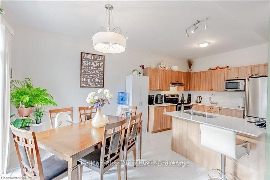 Photo 8 of 1381 Crossfield Avenue, Kingston, City Northwest — HOMEH