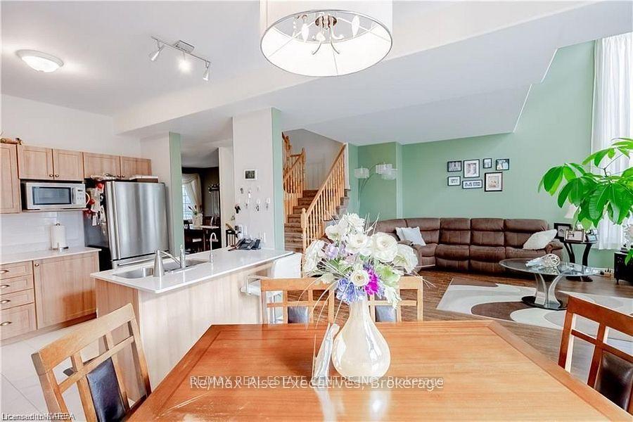 Photo 9 of 1381 Crossfield Avenue, Kingston, City Northwest — HOMEH