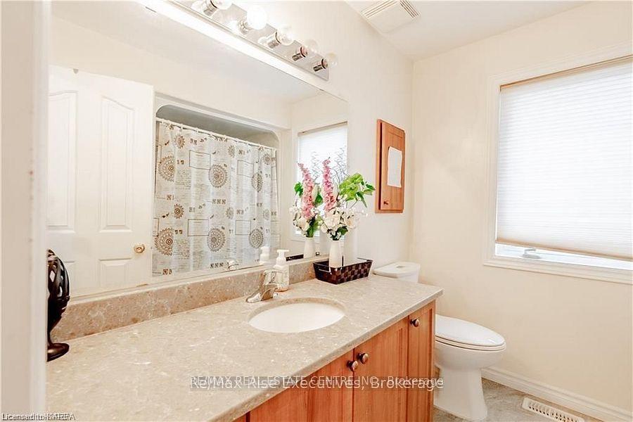 Photo 12 of 1381 Crossfield Avenue, Kingston, City Northwest — HOMEH