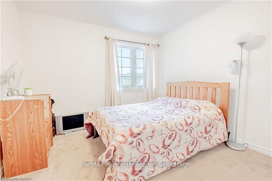 Photo 13 of 1381 Crossfield Avenue, Kingston, City Northwest — HOMEH