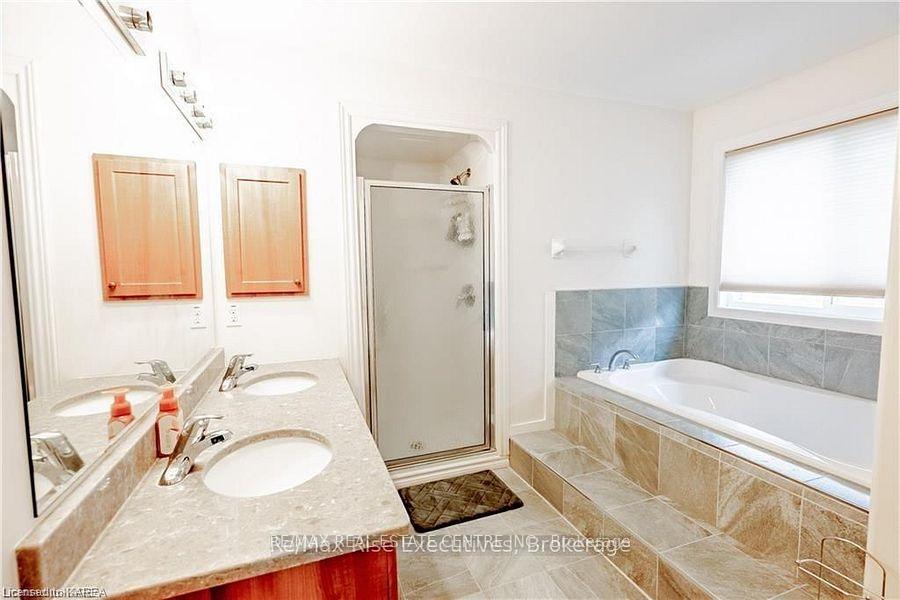 Photo 16 of 1381 Crossfield Avenue, Kingston, City Northwest — HOMEH