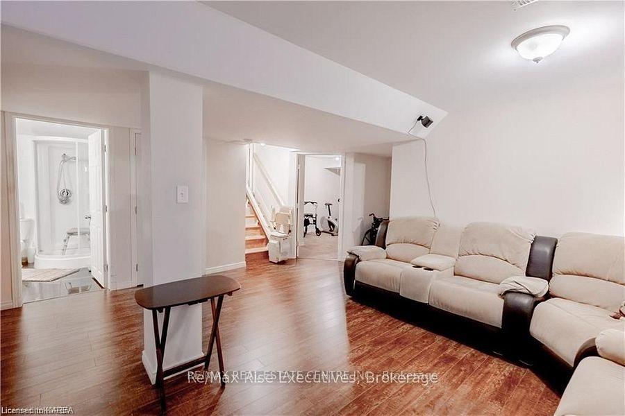 Photo 18 of 1381 Crossfield Avenue, Kingston, City Northwest — HOMEH
