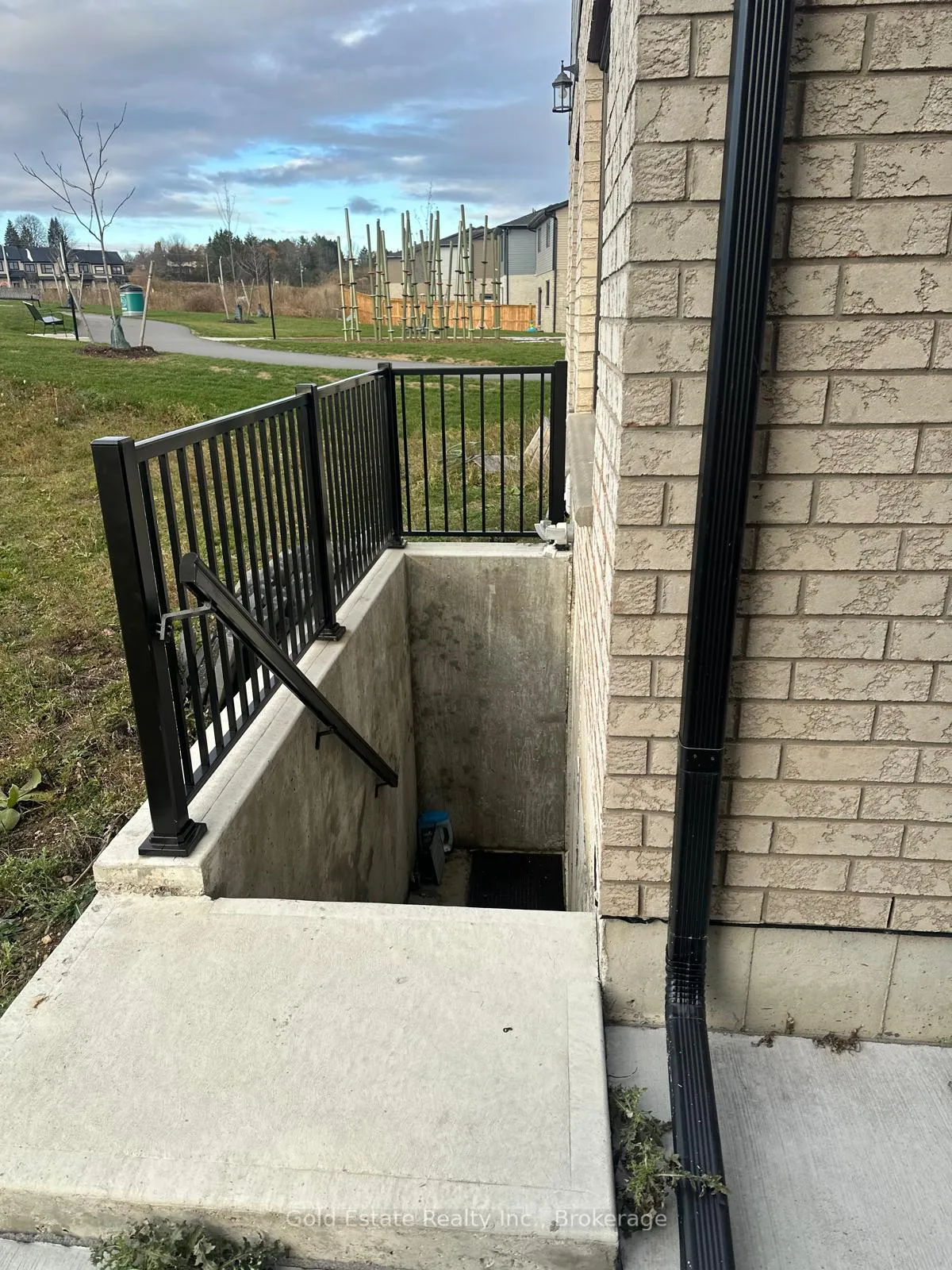 Photo 1 of 207 Otterbein Road, Kitchener — HOMEH