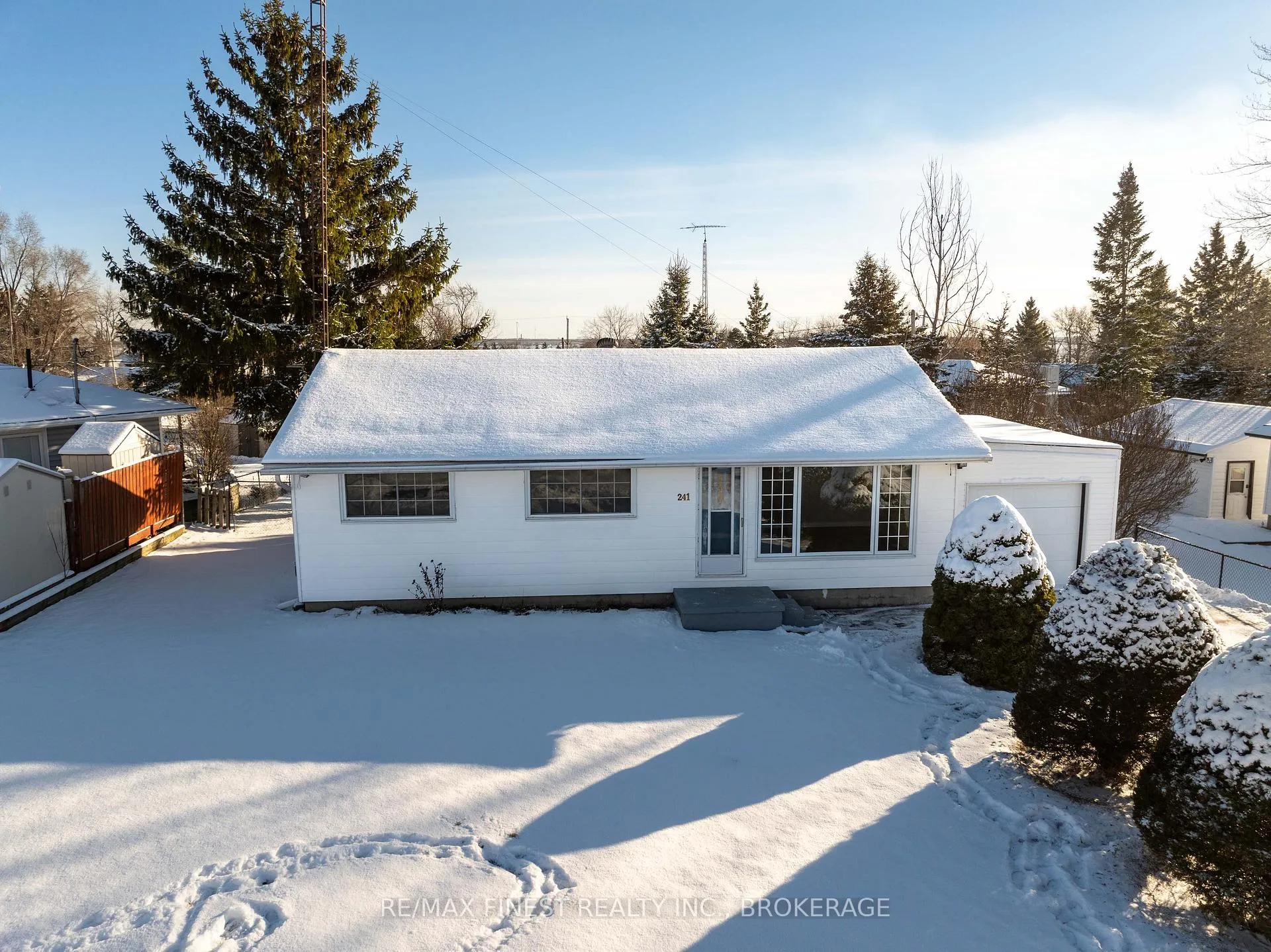 Photo 3 of 241 Lakeview Road, Loyalist, Bath — HOMEH