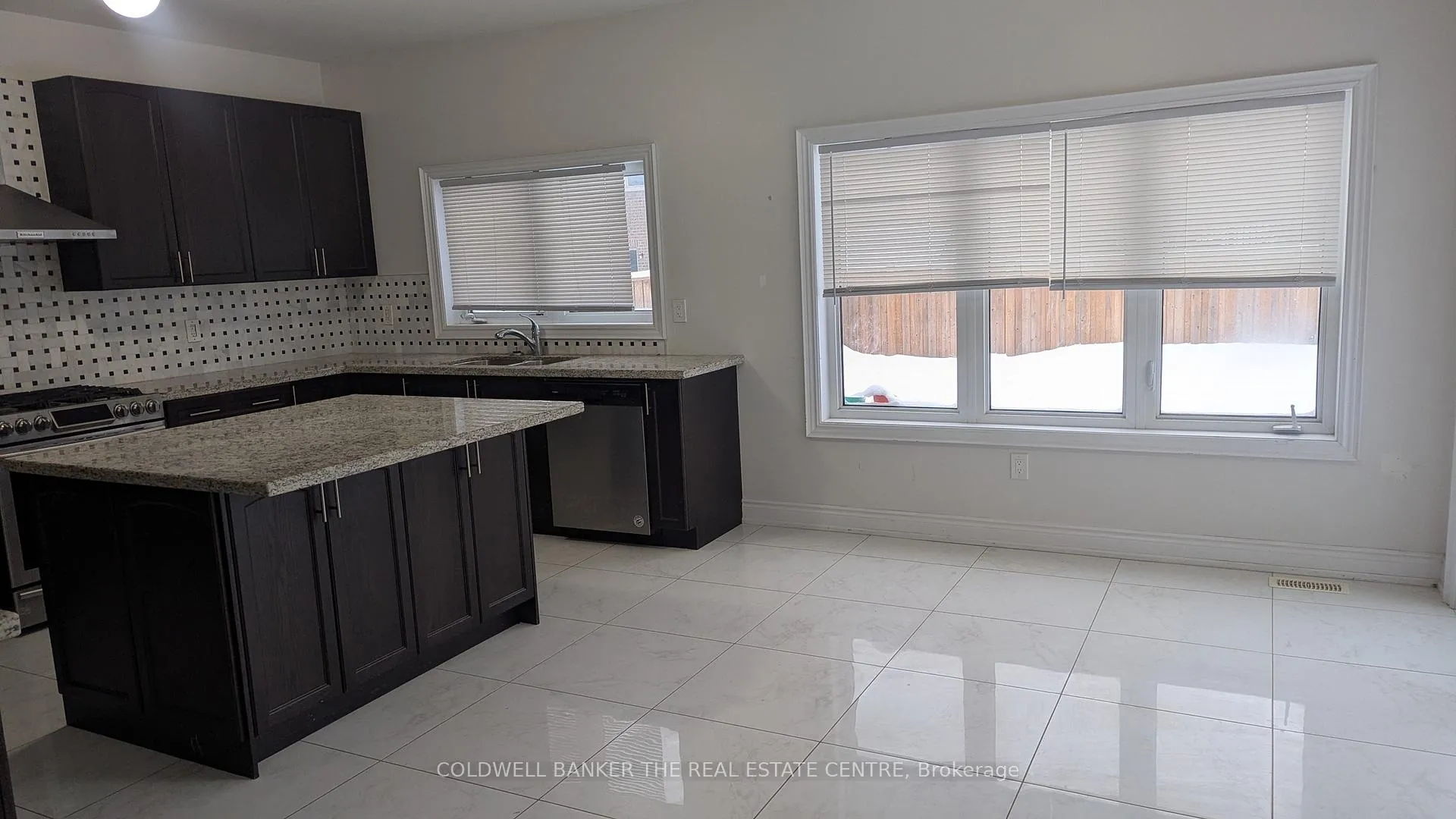 Photo 4 of 1047 Barton Way, Innisfil, Lefroy — HOMEH