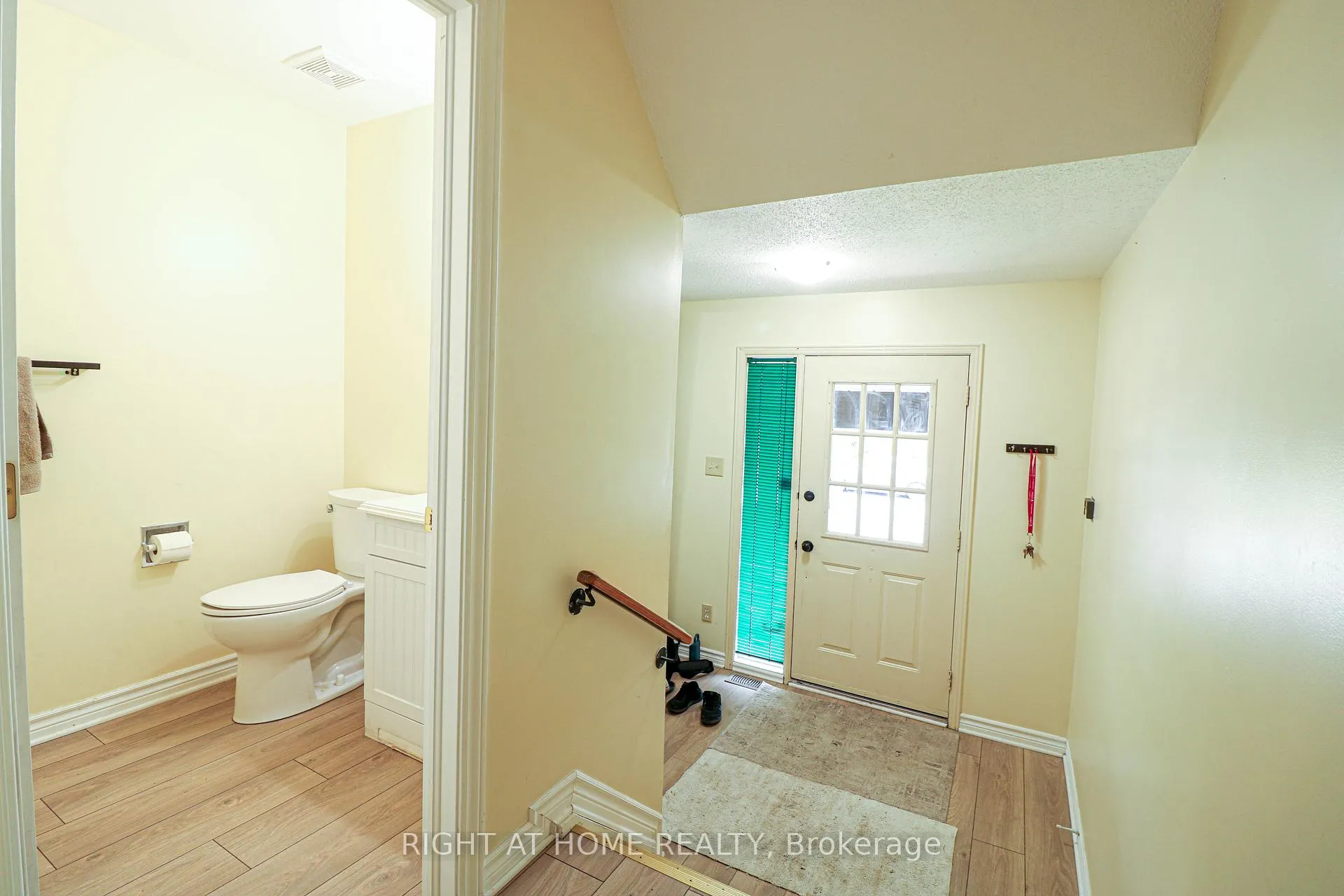 Photo 3 of 50 Fireside Crescent, Ottawa, Hunt Club Park/Greenboro — HOMEH