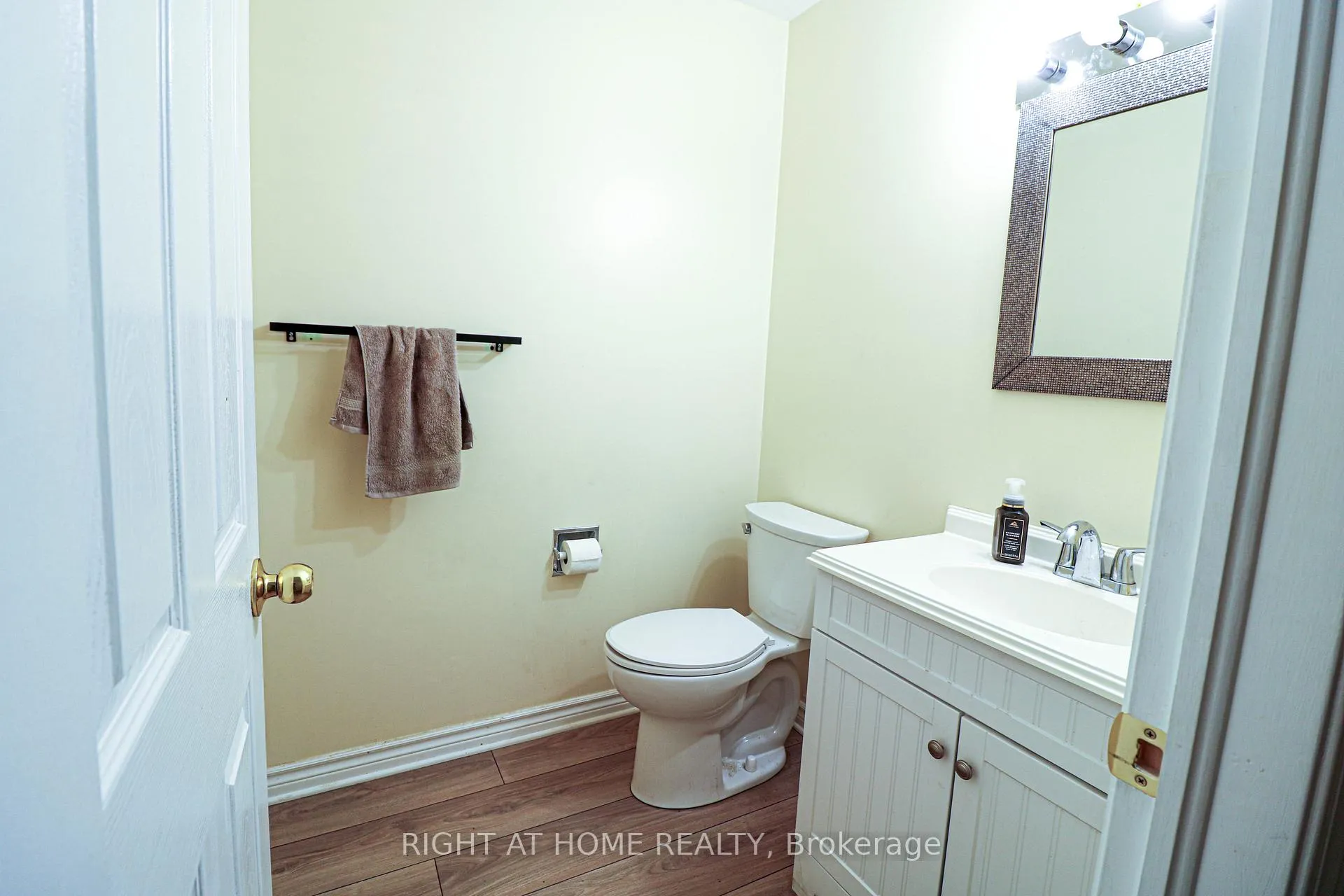 Photo 4 of 50 Fireside Crescent, Ottawa, Hunt Club Park/Greenboro — HOMEH