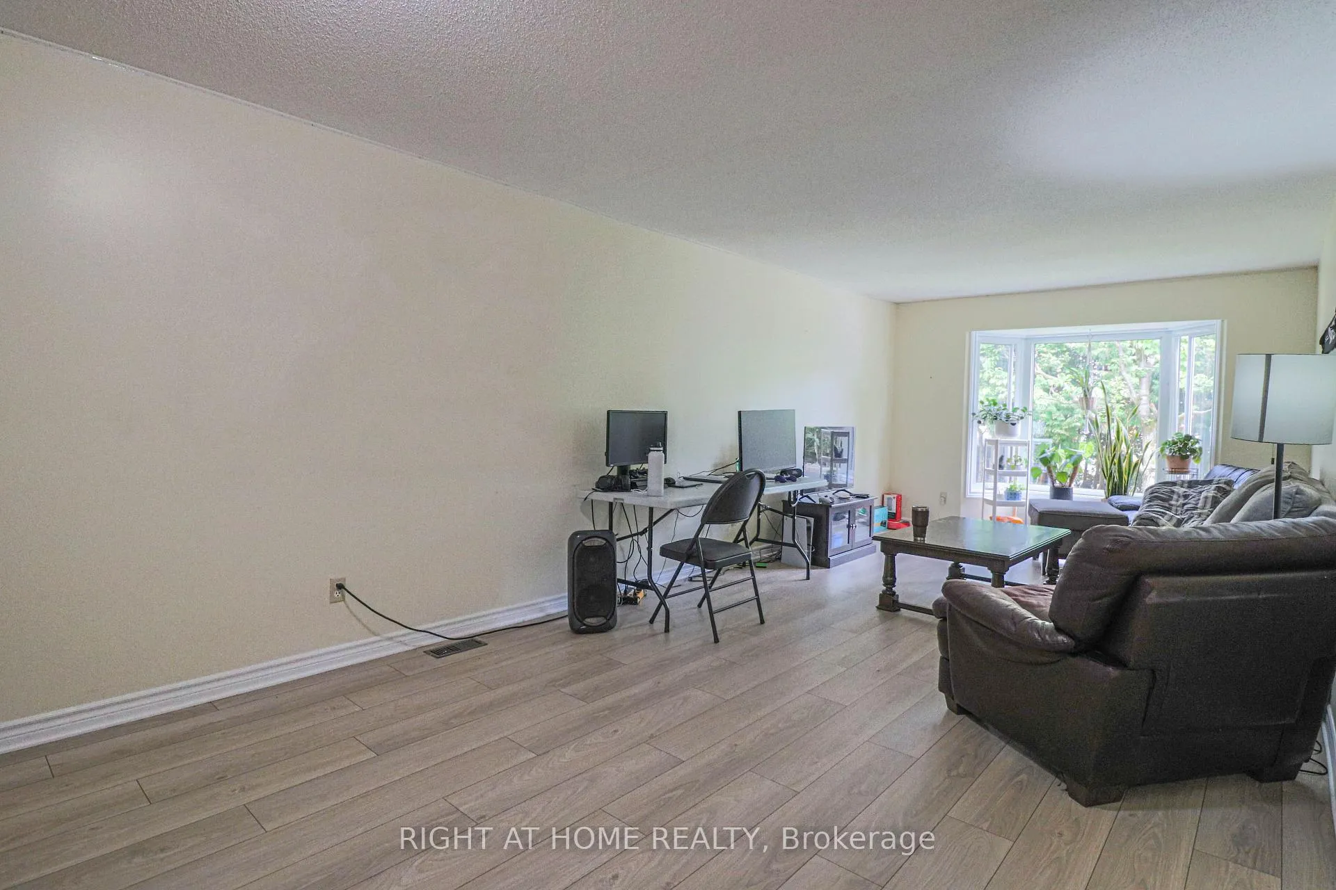 Photo 6 of 50 Fireside Crescent, Ottawa, Hunt Club Park/Greenboro — HOMEH