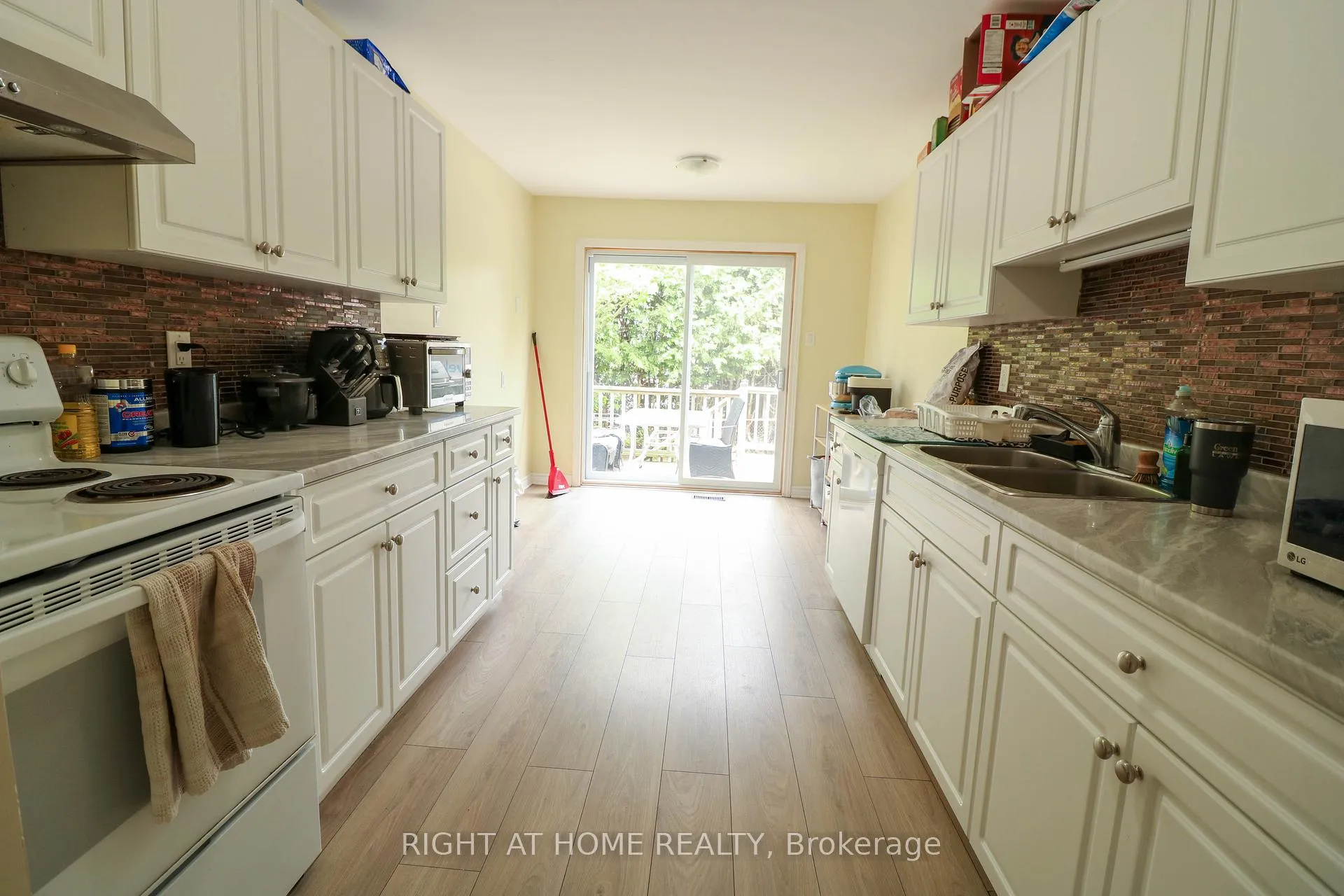 Photo 9 of 50 Fireside Crescent, Ottawa, Hunt Club Park/Greenboro — HOMEH