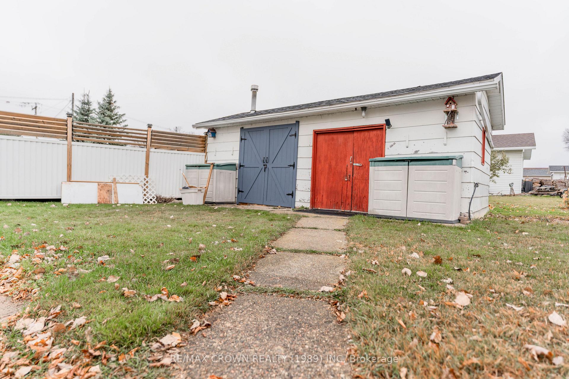 Photo 3 of 2 Vanier Street, Kapuskasing — HOMEH