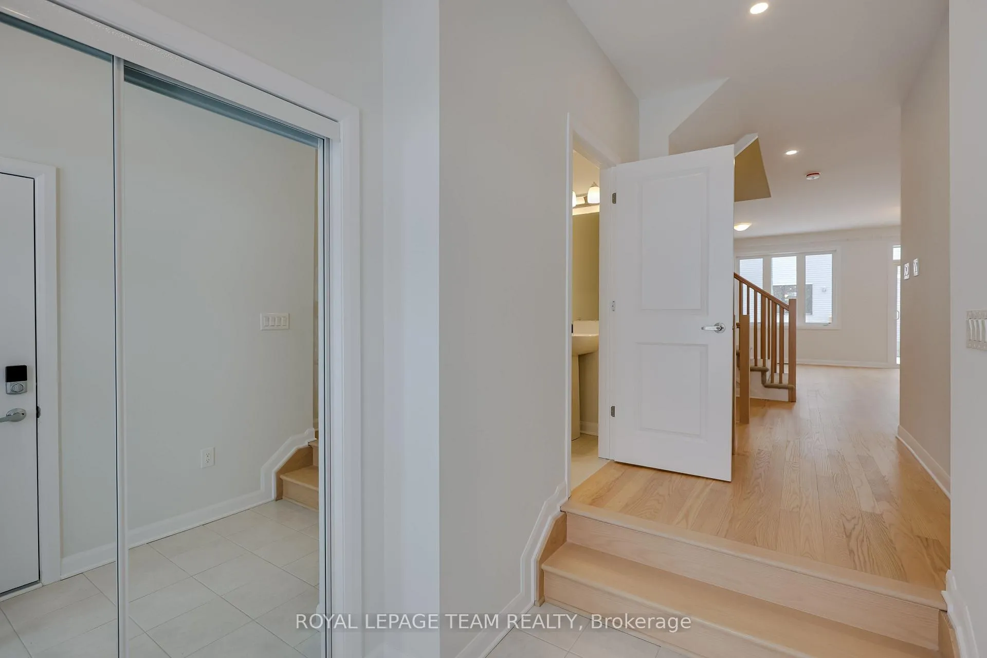 Photo 3 of 506 Ingenuity Row, Ottawa, Kanata - Morgan's Grant/South March — HOMEH