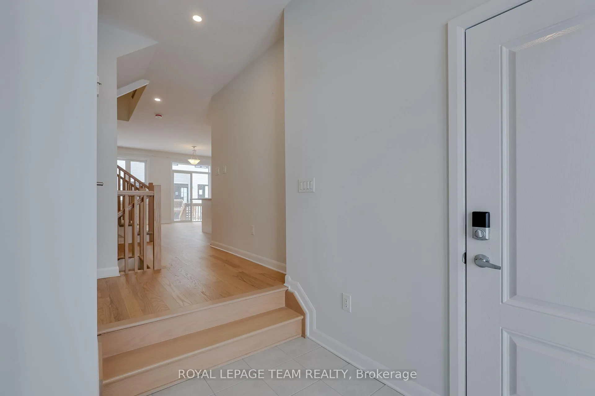 Photo 4 of 506 Ingenuity Row, Ottawa, Kanata - Morgan's Grant/South March — HOMEH