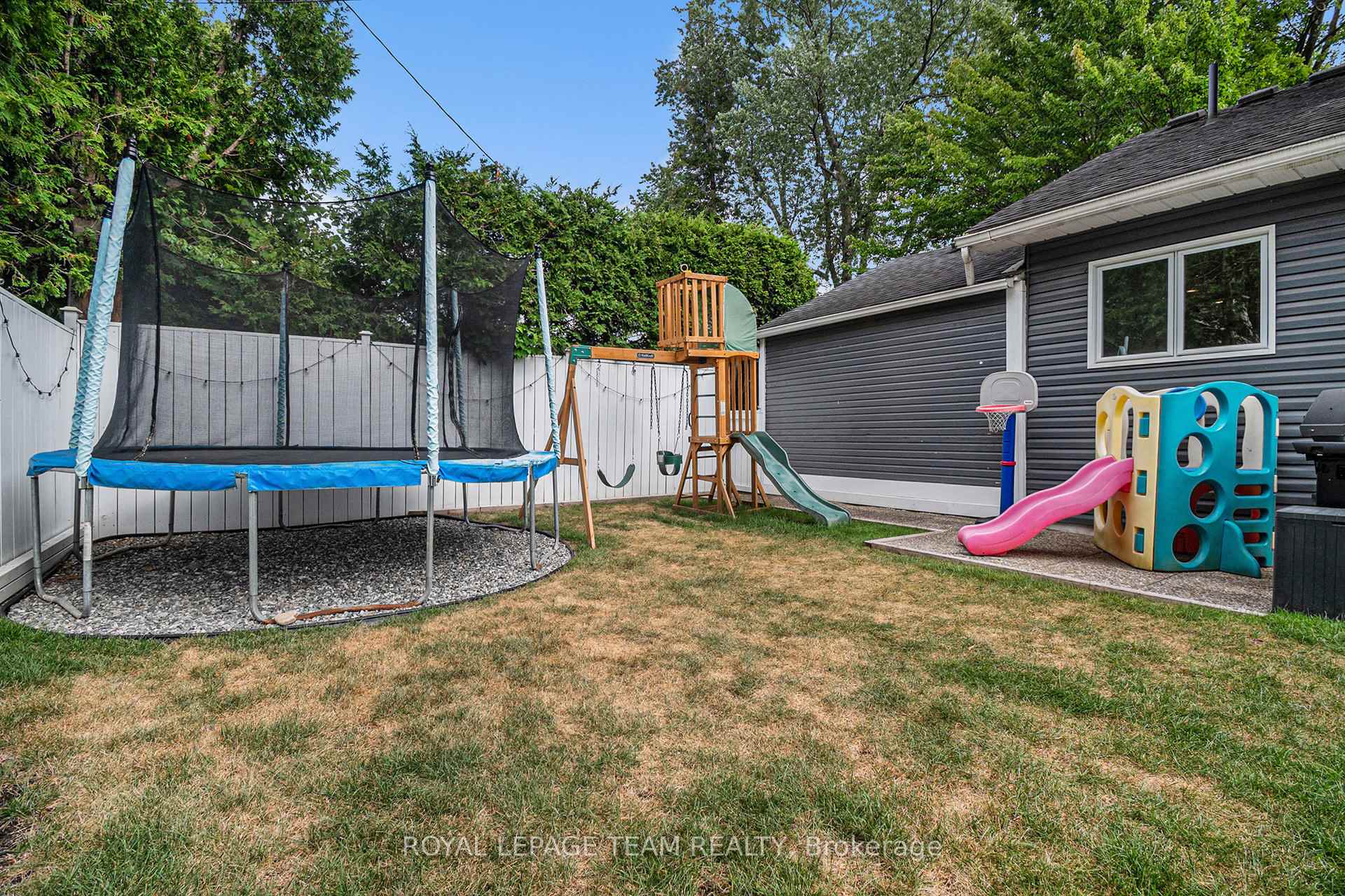 Photo 30 of 50 Kilbarry Crescent, Ottawa, Manor Park — HOMEH