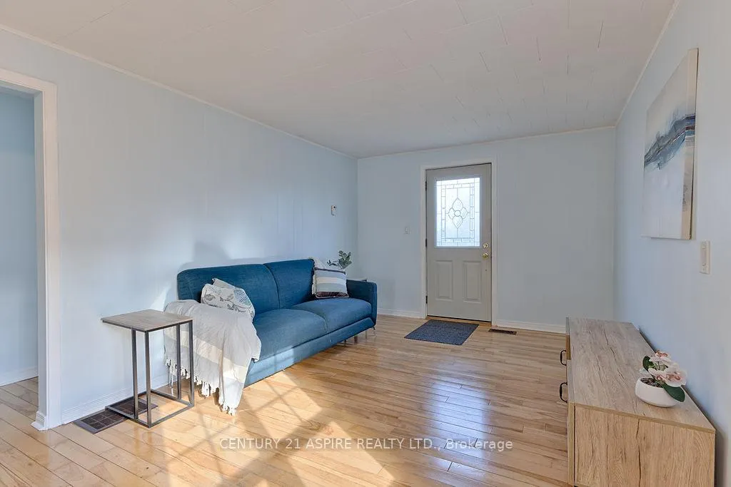 Photo 2 of 208 Golf Course Road, Laurentian Valley — HOMEH