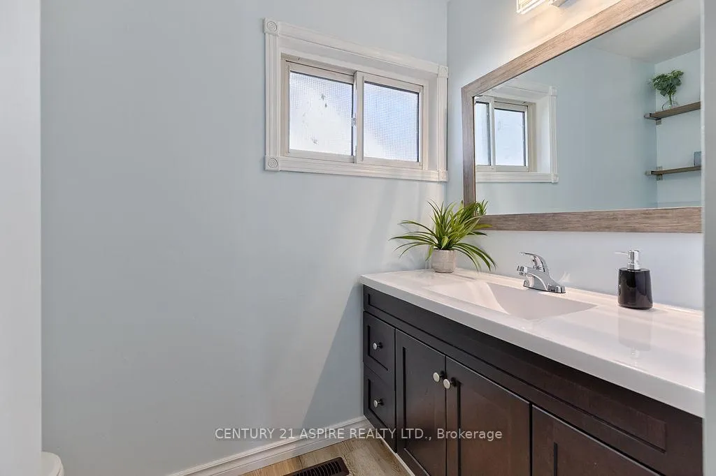 Photo 14 of 208 Golf Course Road, Laurentian Valley — HOMEH