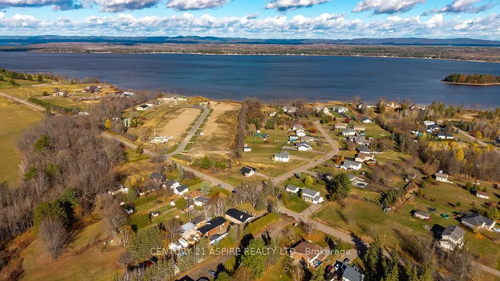 Photo 31 of 208 Golf Course Road, Laurentian Valley — HOMEH