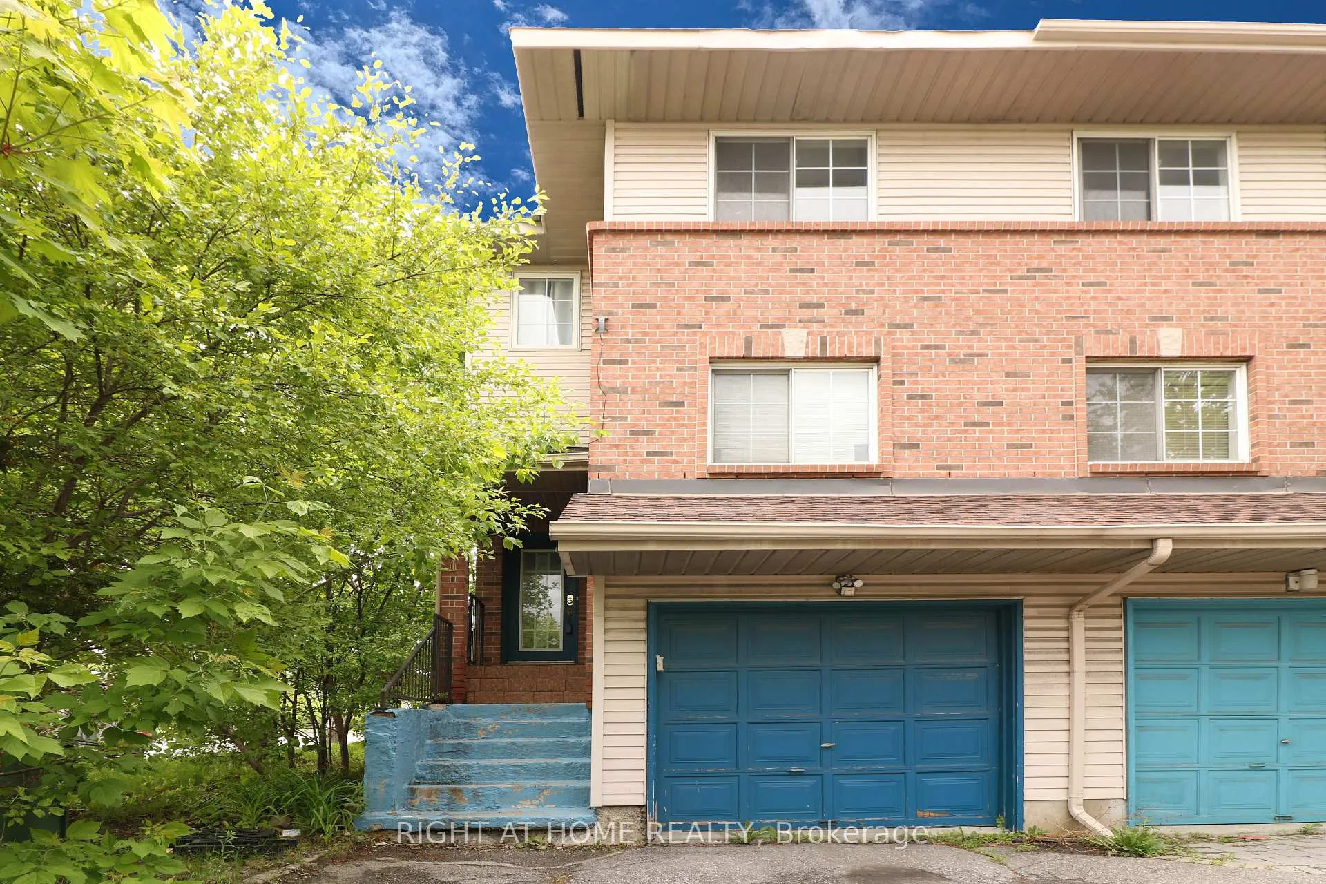 Photo 2 of 1901 Hampstead Place, Ottawa, Ellwood — HOMEH