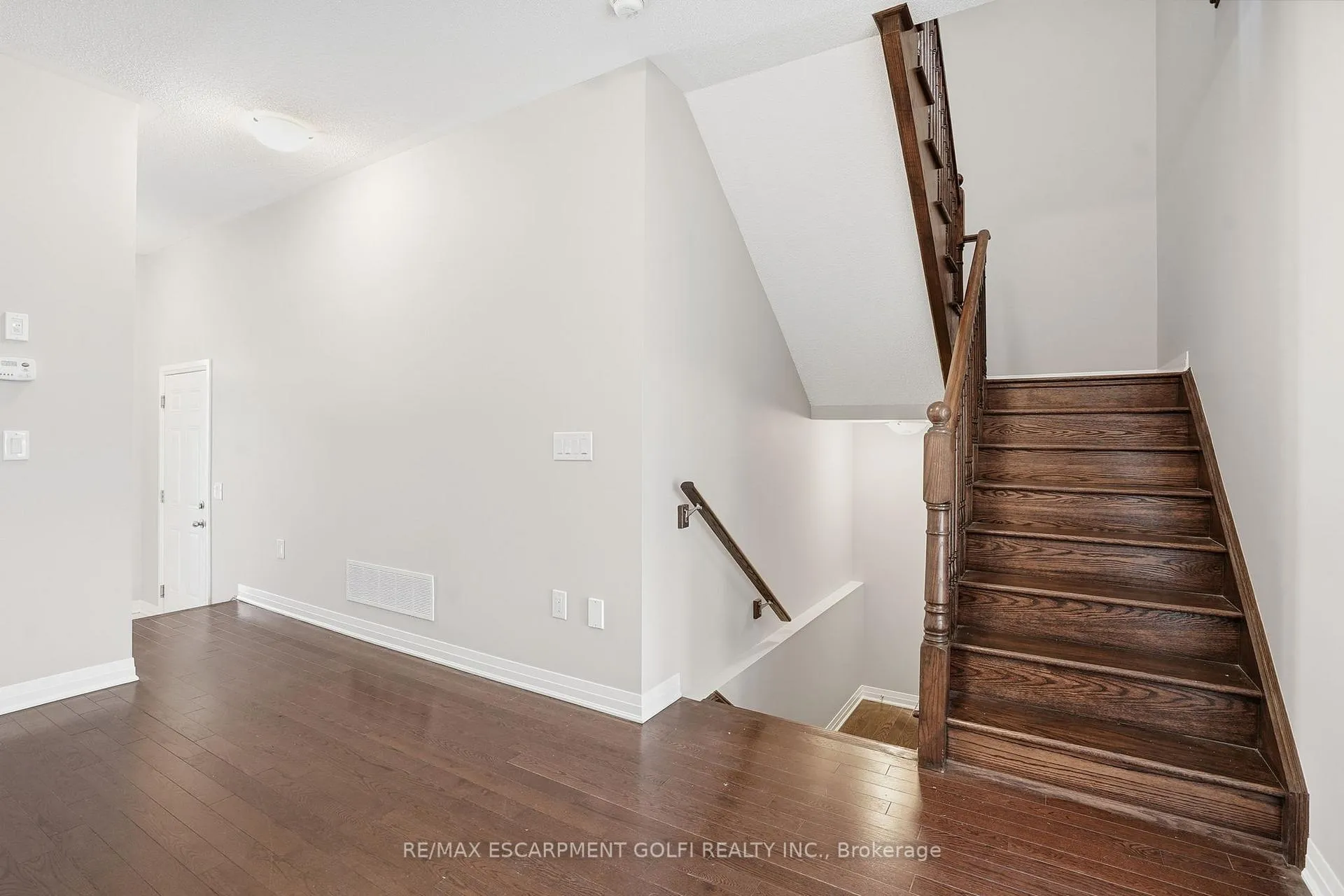 Photo 3 of 4201 Cherry Heights Boulevard, Lincoln, Beamsville — HOMEH