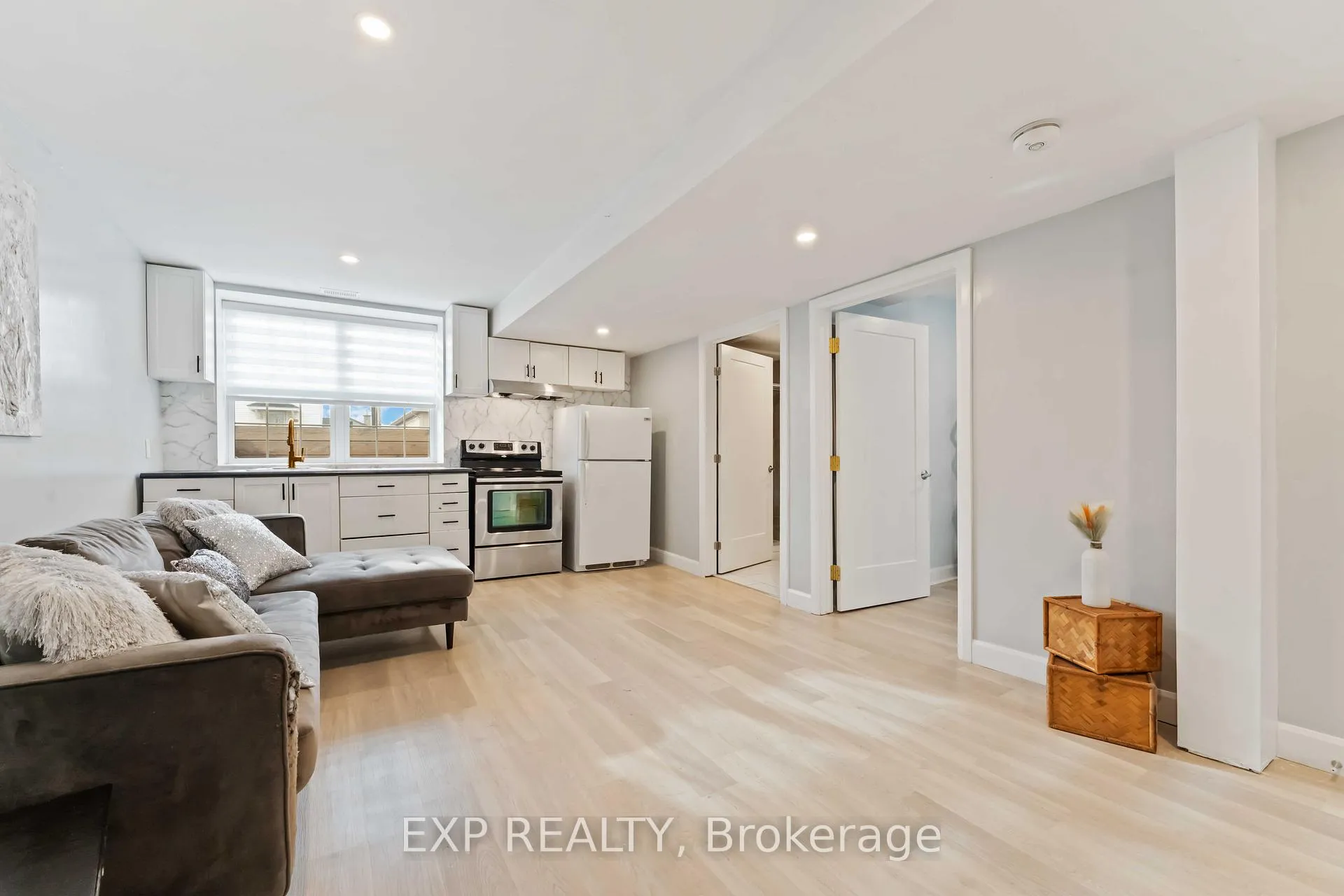 Photo 4 of Unit B, 1223 Kitchener Avenue, Ottawa, Ellwood — HOMEH