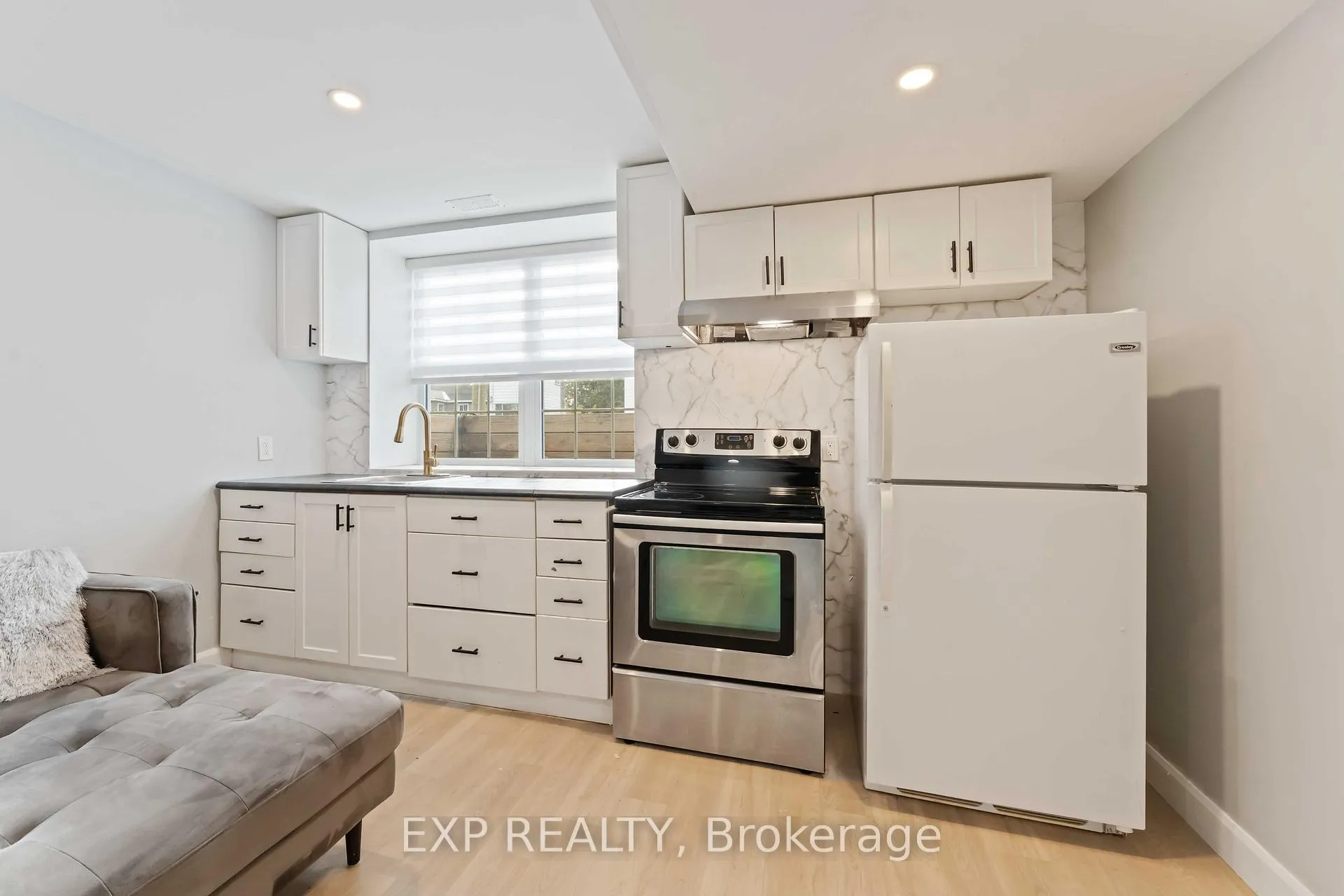 Photo 5 of Unit B, 1223 Kitchener Avenue, Ottawa, Ellwood — HOMEH