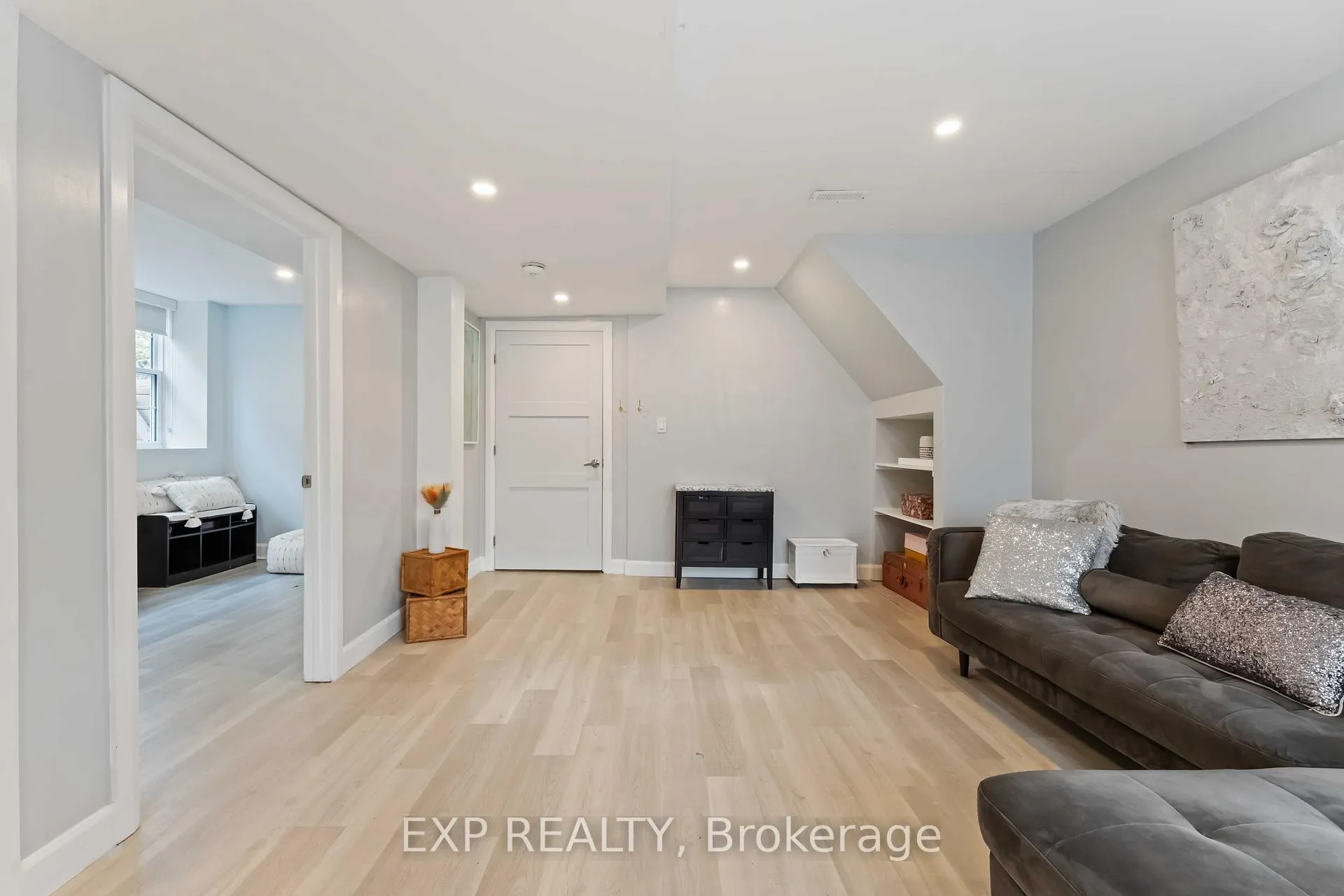 Photo 6 of Unit B, 1223 Kitchener Avenue, Ottawa, Ellwood — HOMEH