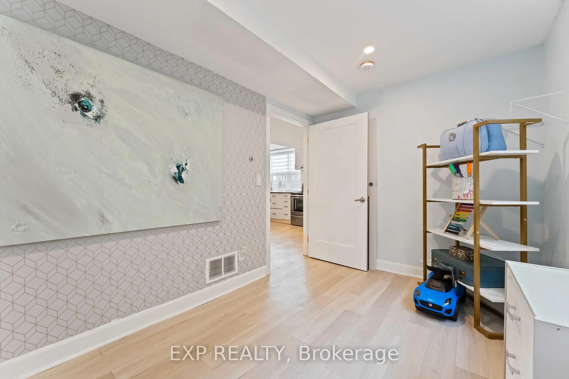 Photo 10 of Unit B, 1223 Kitchener Avenue, Ottawa, Ellwood — HOMEH