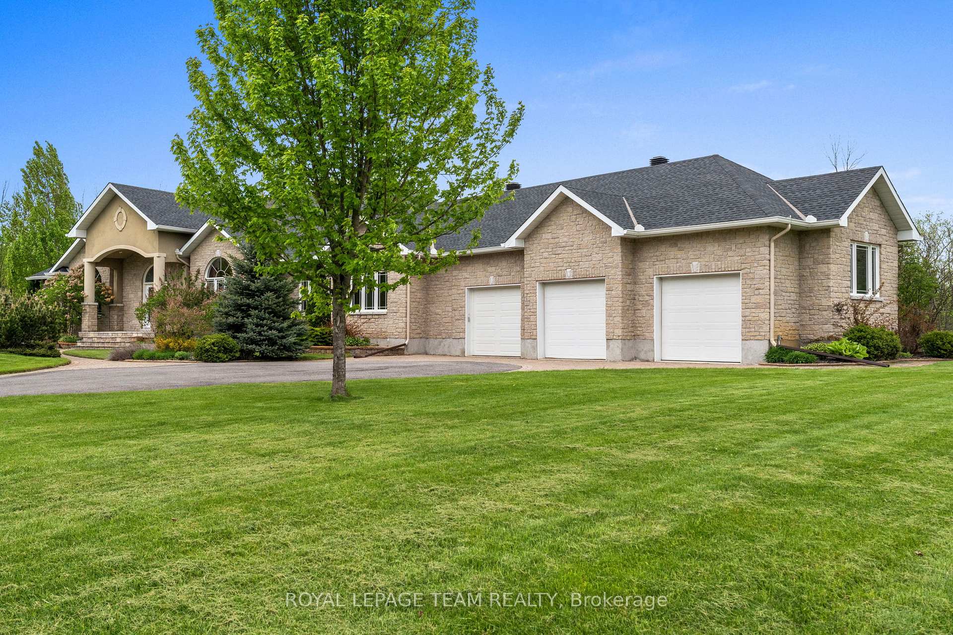 Photo 2 of 5737 Stuewe Drive, Ottawa, Manotick East to Manotick Station — HOMEH