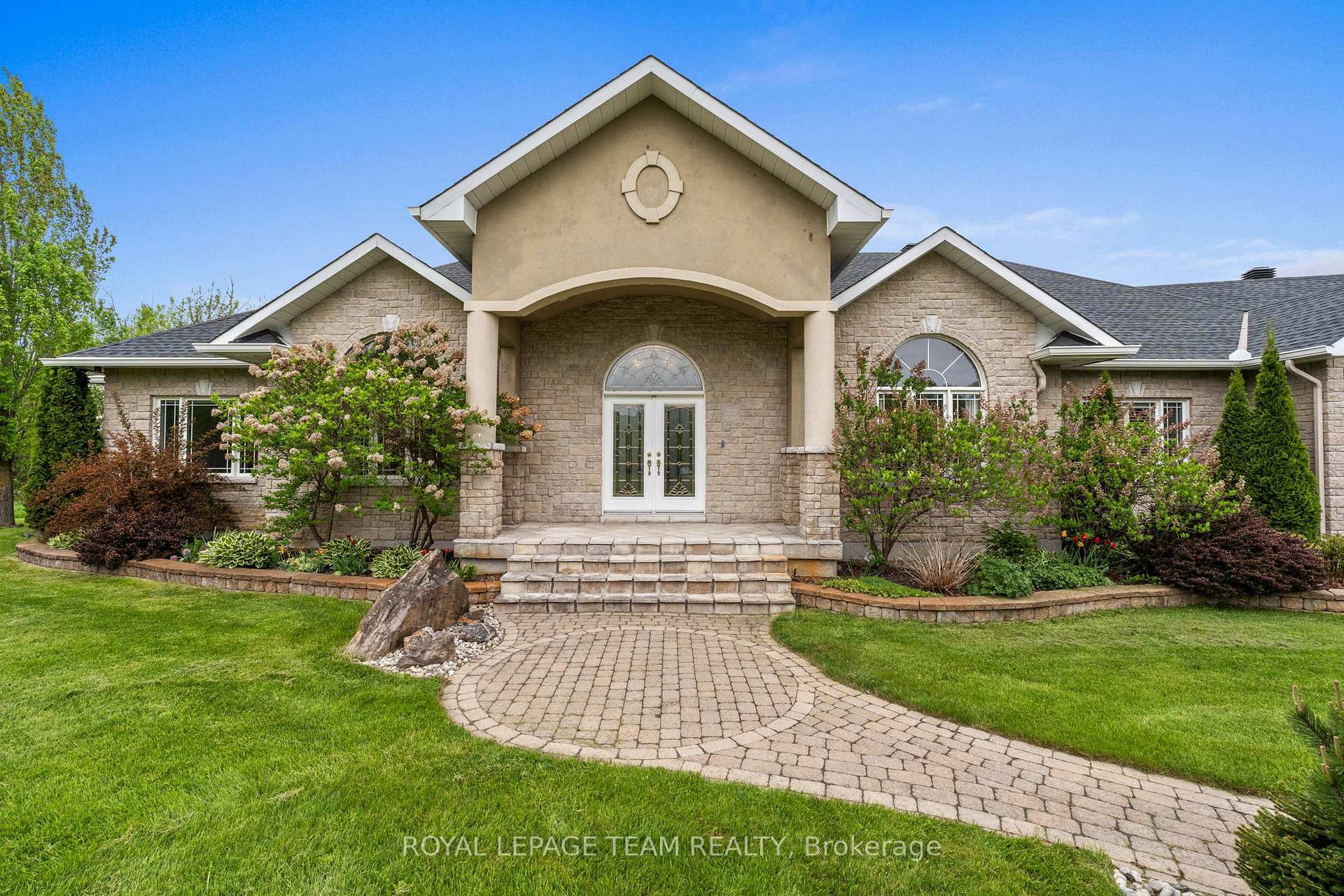 Photo 3 of 5737 Stuewe Drive, Ottawa, Manotick East to Manotick Station — HOMEH