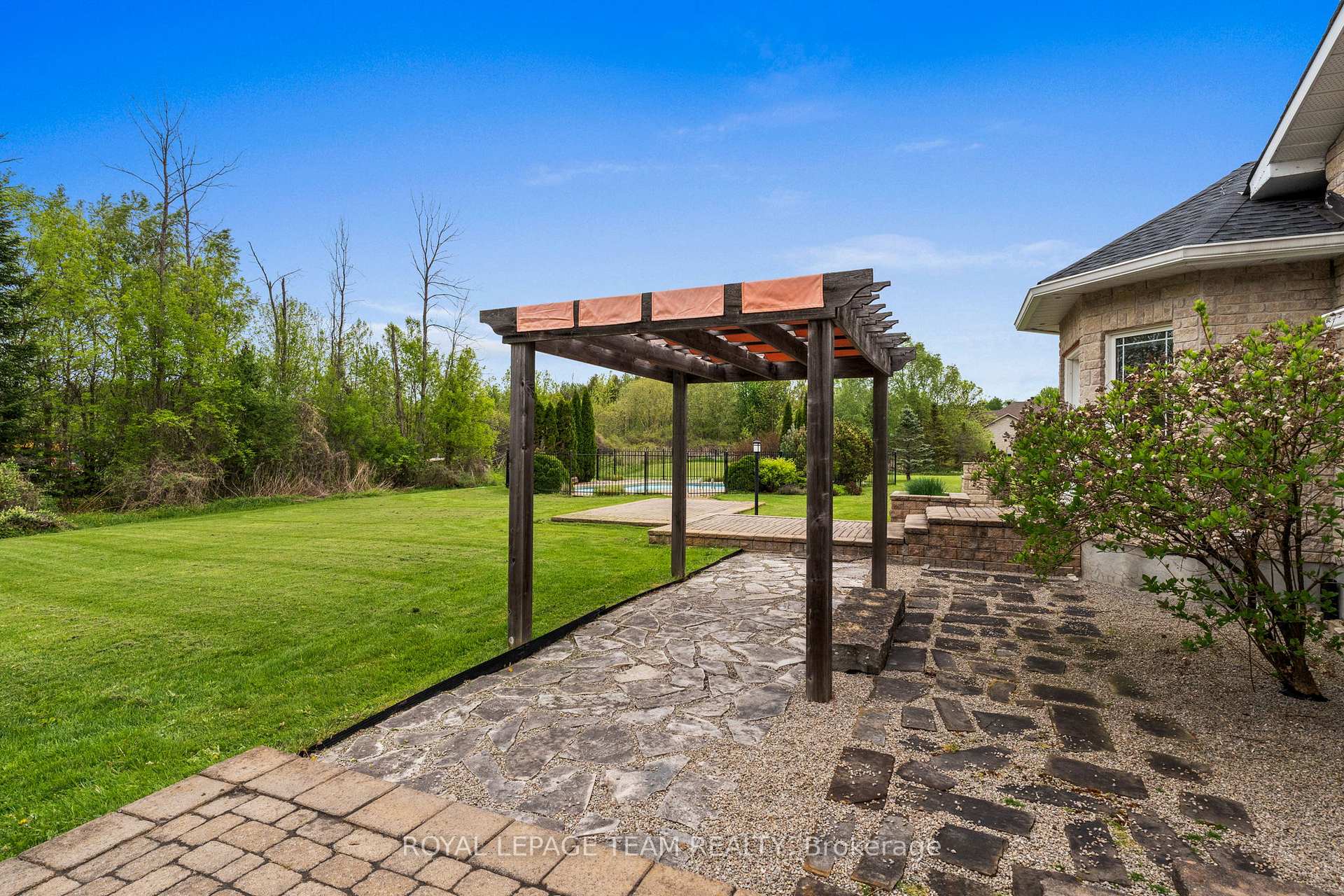 Photo 38 of 5737 Stuewe Drive, Ottawa, Manotick East to Manotick Station — HOMEH