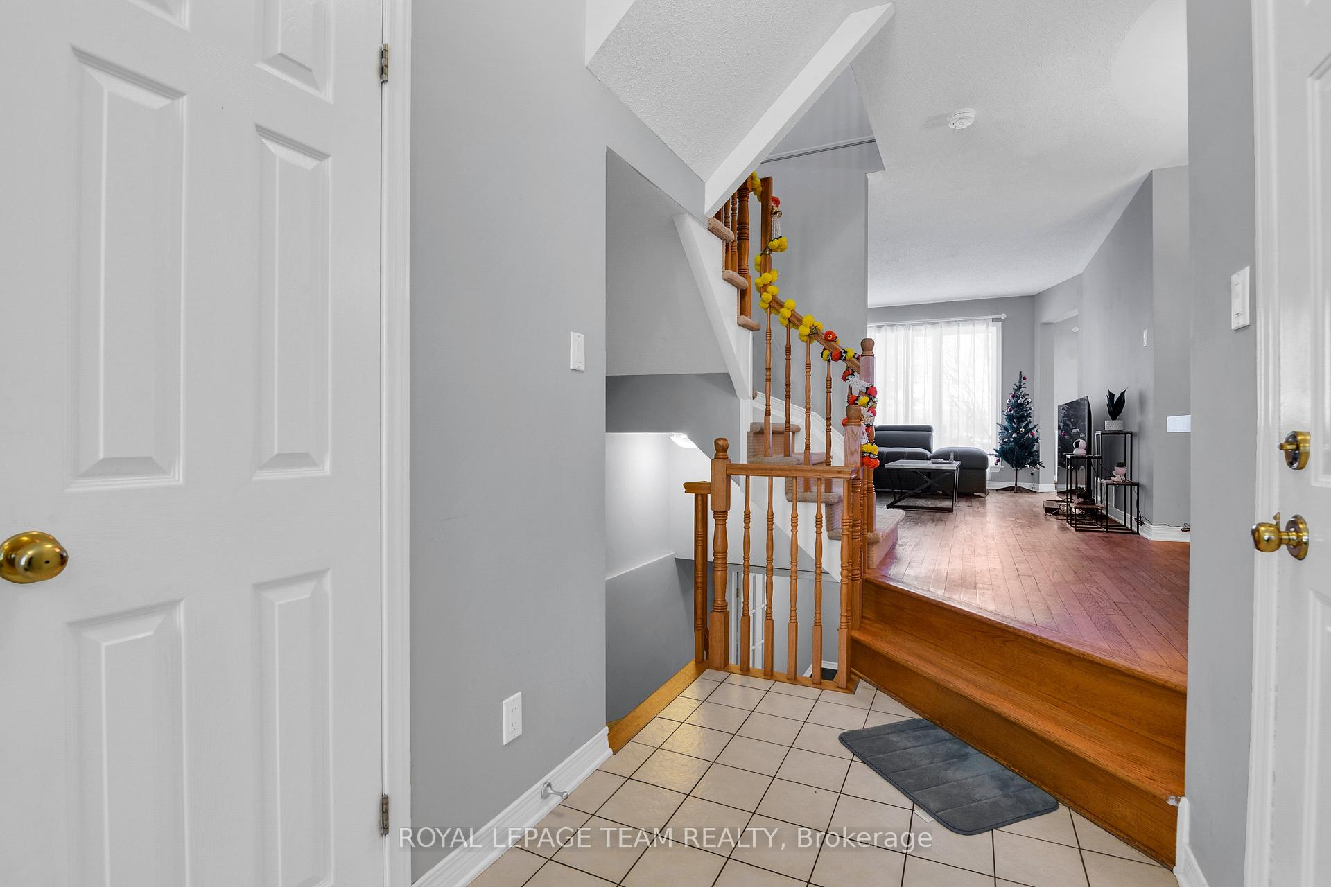 Photo 5 of 122 Kimberwick Crescent, Ottawa, Quinterra — HOMEH