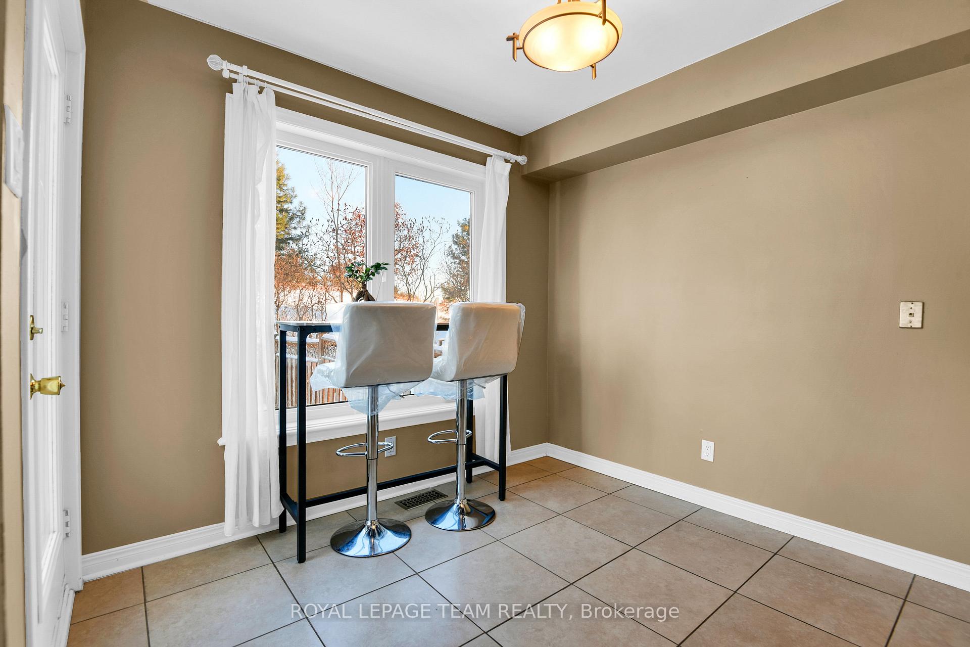 Photo 14 of 122 Kimberwick Crescent, Ottawa, Quinterra — HOMEH