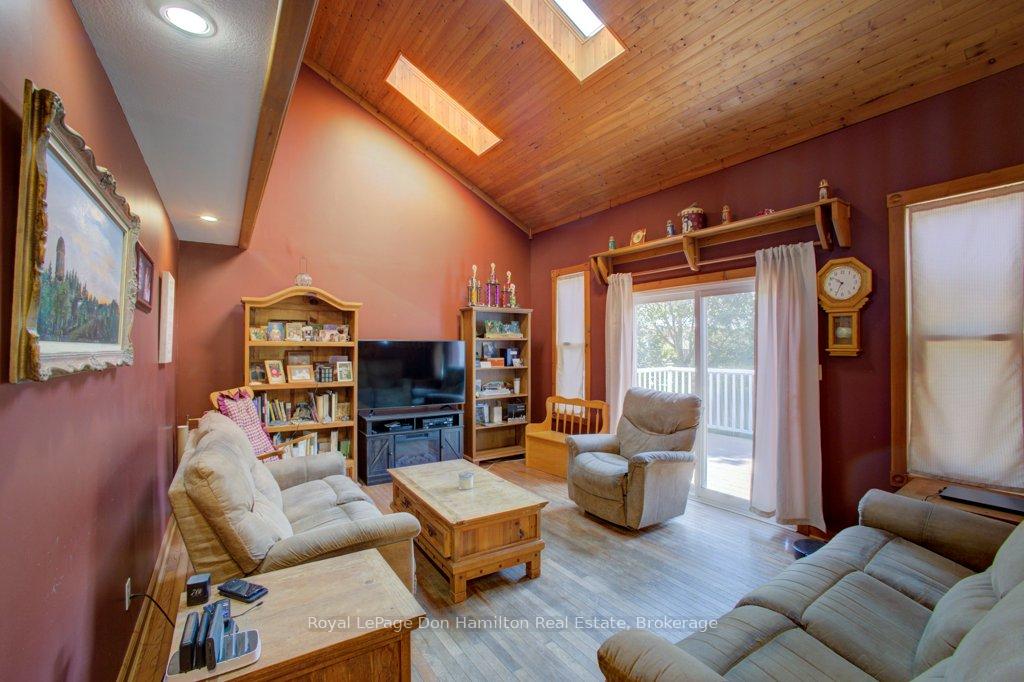 Photo 8 of 8298 8 (Moorefield) Concession, Mapleton, Rural Mapleton — HOMEH