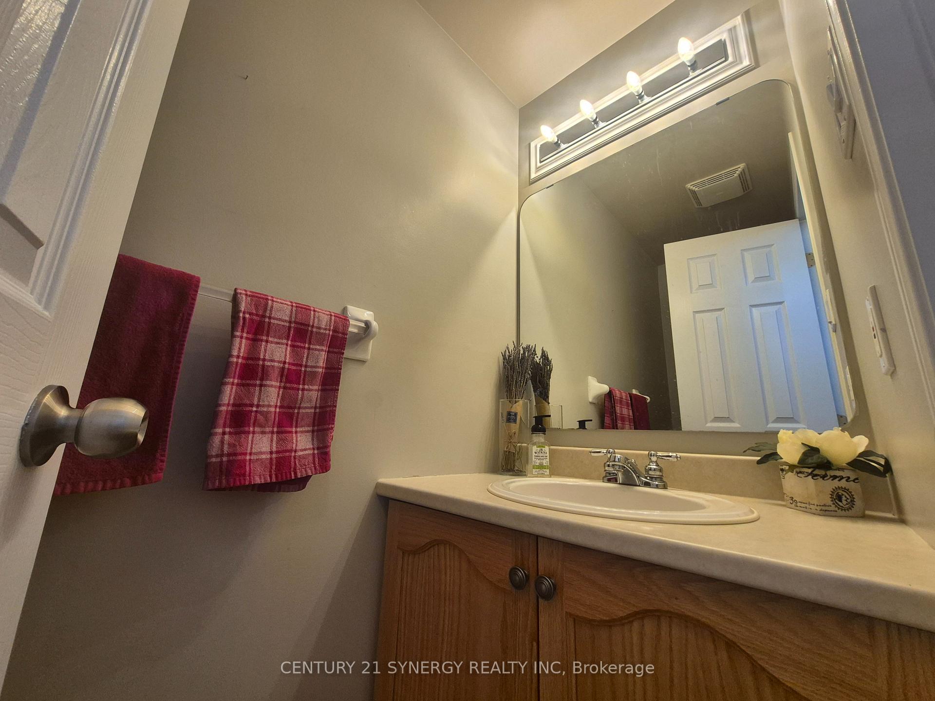 Photo 5 of 14 Kingsbridge Private, Ottawa, Manor Park — HOMEH