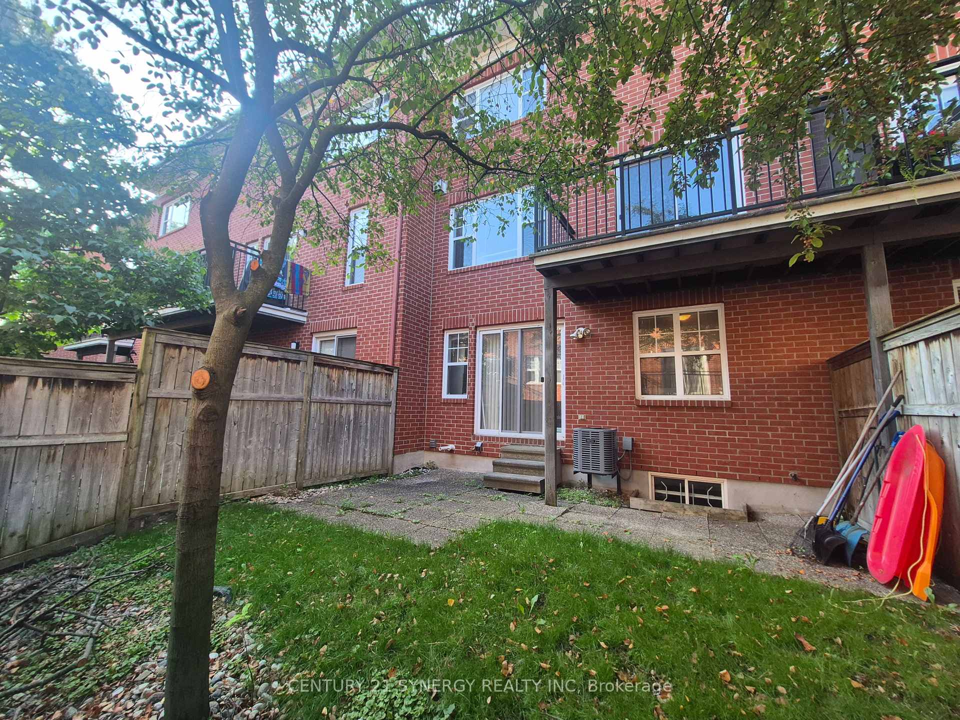 Photo 10 of 14 Kingsbridge Private, Ottawa, Manor Park — HOMEH