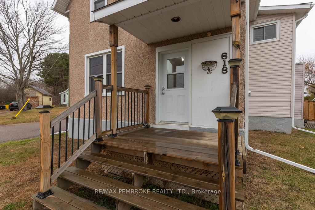 Photo 2 of 618 Elgin Street, Laurentian Valley — HOMEH