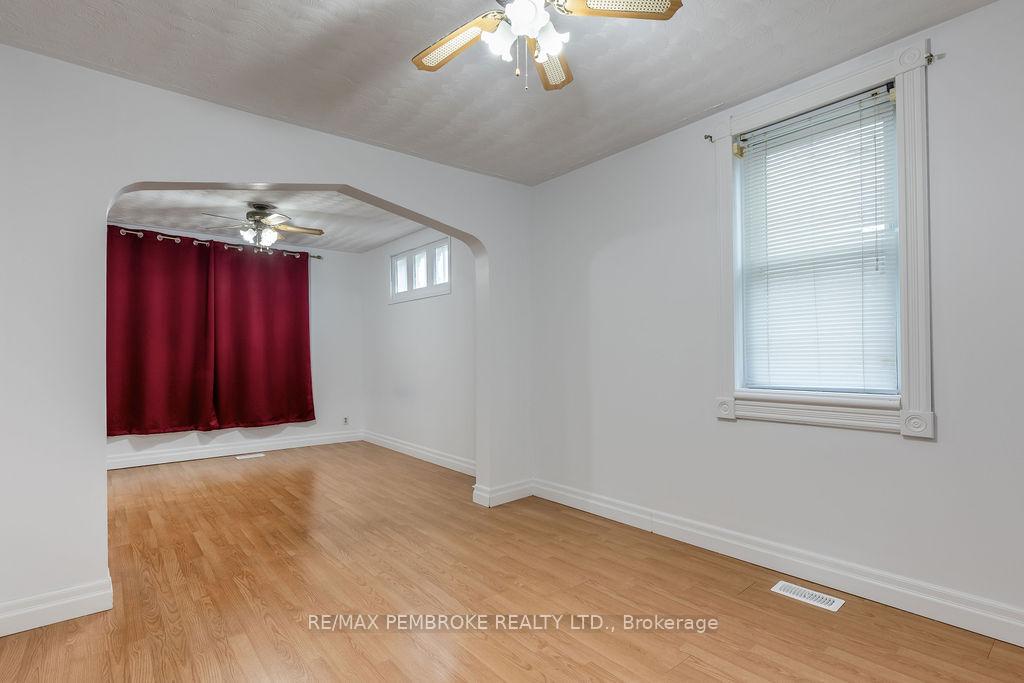 Photo 6 of 618 Elgin Street, Laurentian Valley — HOMEH