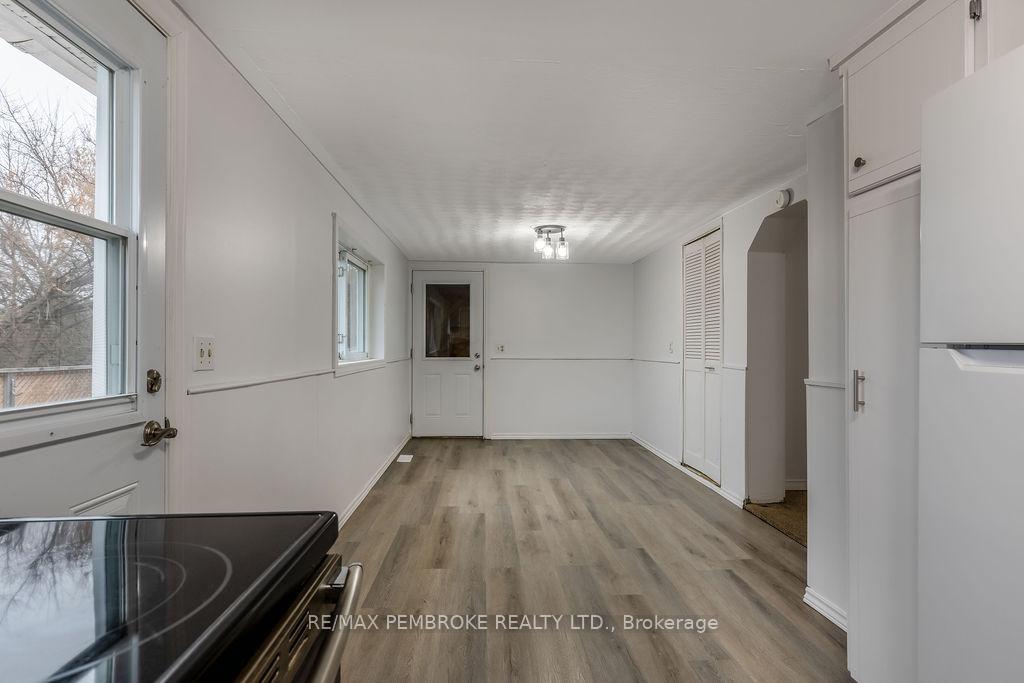 Photo 8 of 618 Elgin Street, Laurentian Valley — HOMEH
