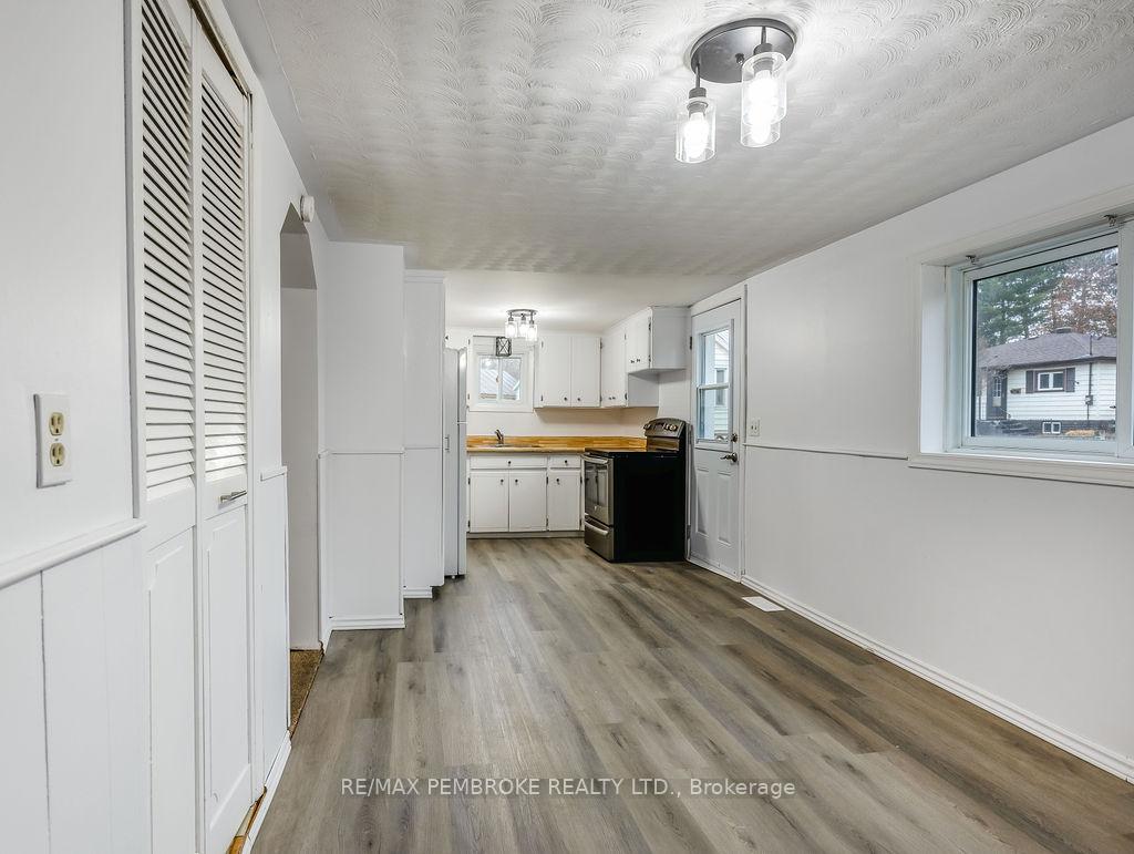 Photo 9 of 618 Elgin Street, Laurentian Valley — HOMEH