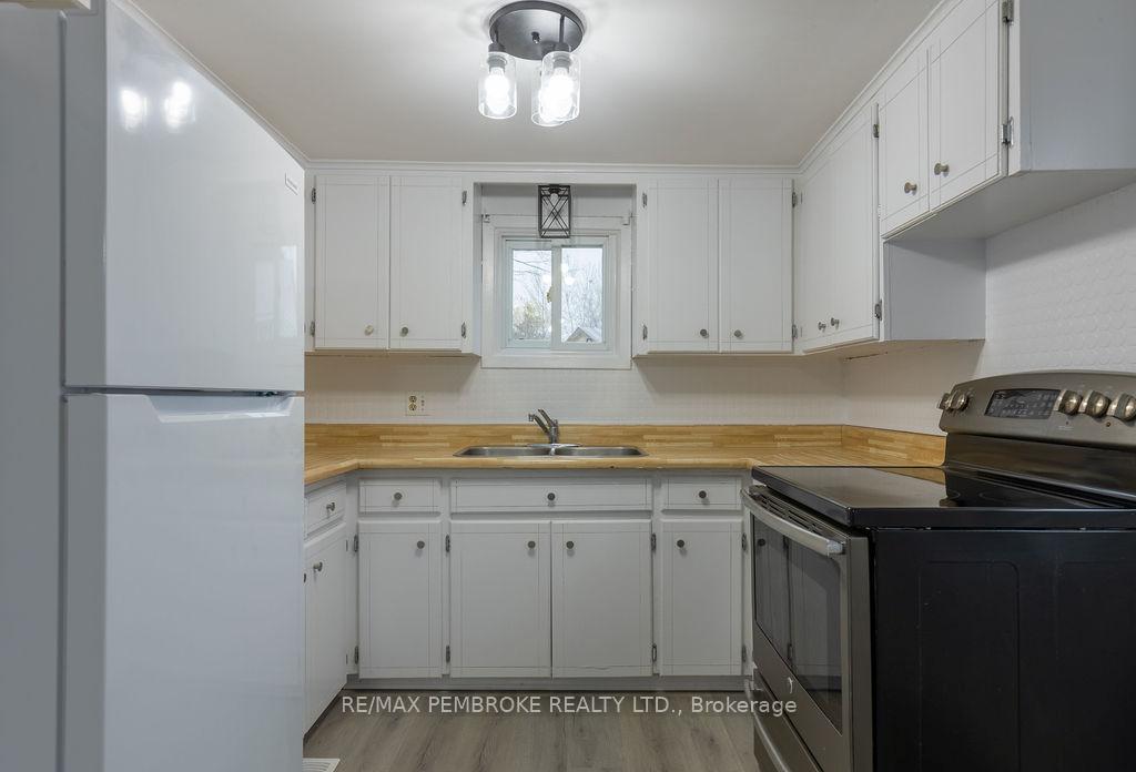 Photo 10 of 618 Elgin Street, Laurentian Valley — HOMEH