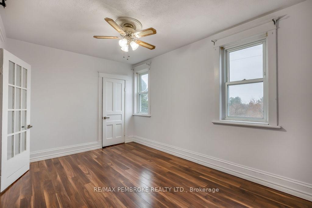 Photo 12 of 618 Elgin Street, Laurentian Valley — HOMEH
