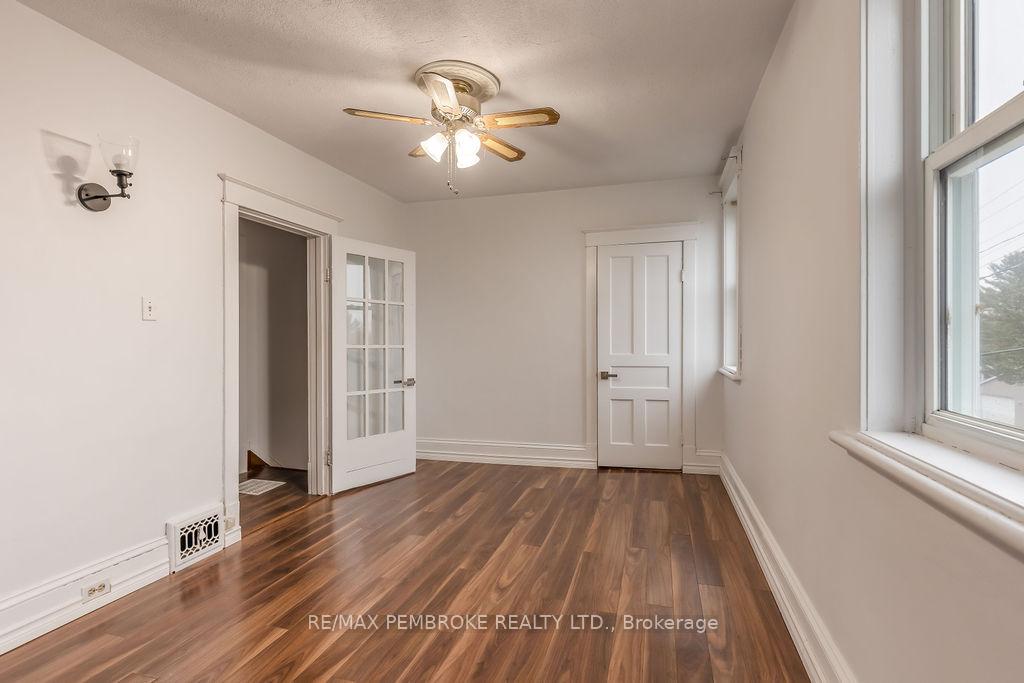 Photo 14 of 618 Elgin Street, Laurentian Valley — HOMEH